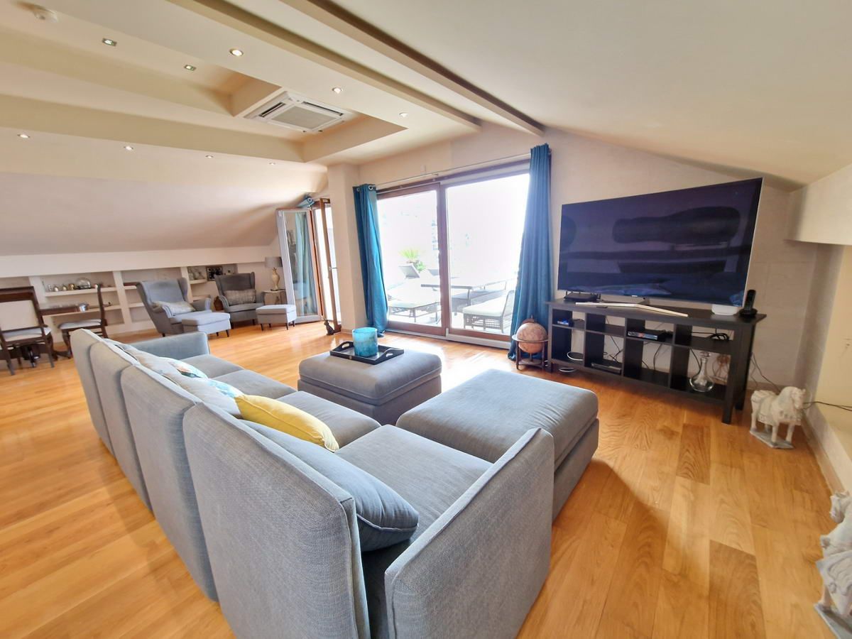 Luksuzan trosoban penthouse površine 230m2 na prvoj liniji mora,Rafailovici(Budva) - Amfora Real Estate