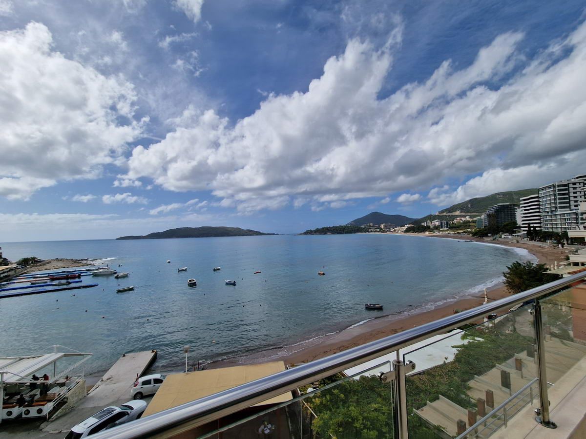 Luksuzan trosoban penthouse površine 230m2 na prvoj liniji mora,Rafailovici(Budva) - Amfora Real Estate