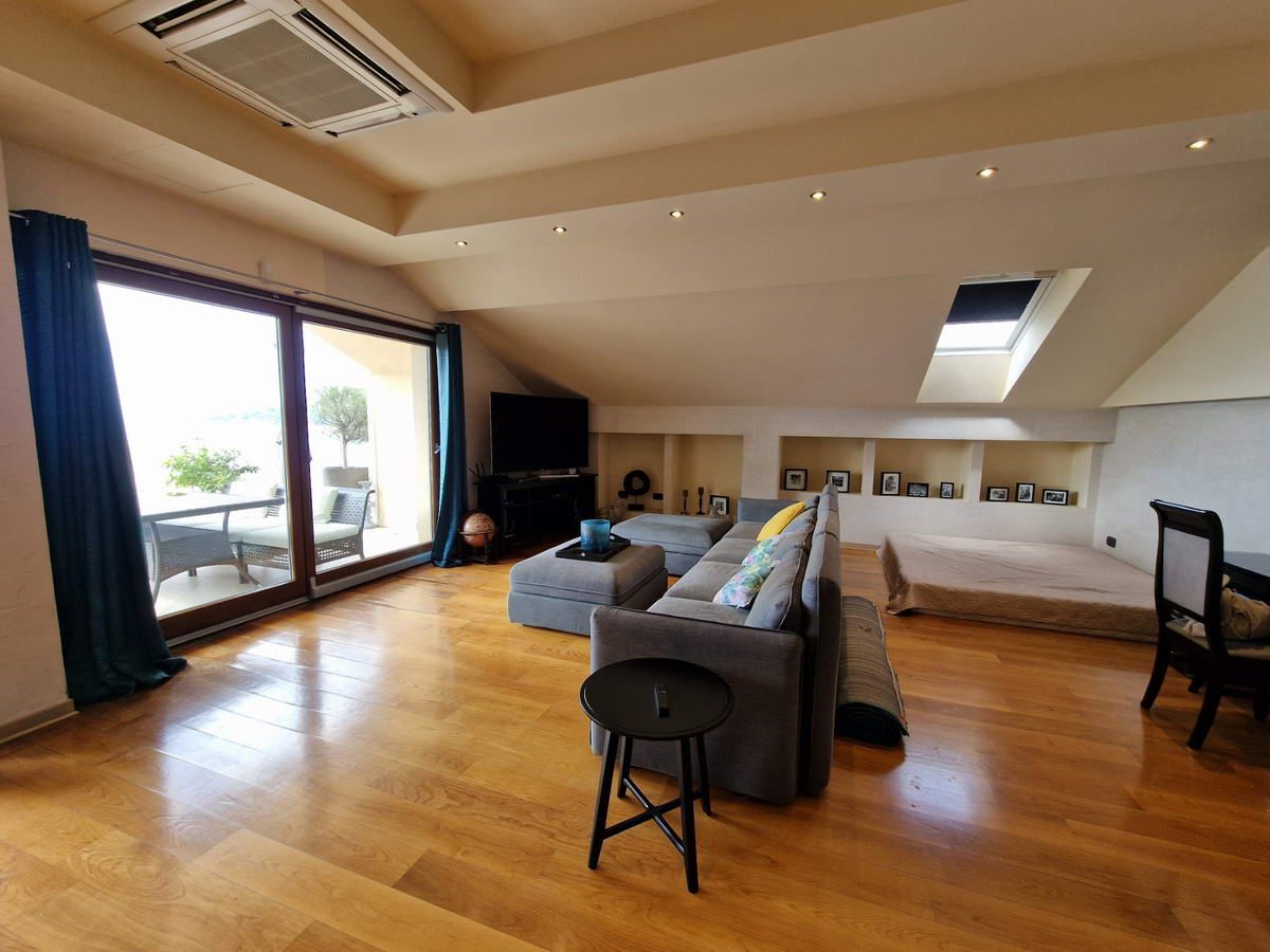 Luksuzan trosoban penthouse površine 230m2 na prvoj liniji mora,Rafailovici(Budva) - Amfora Real Estate