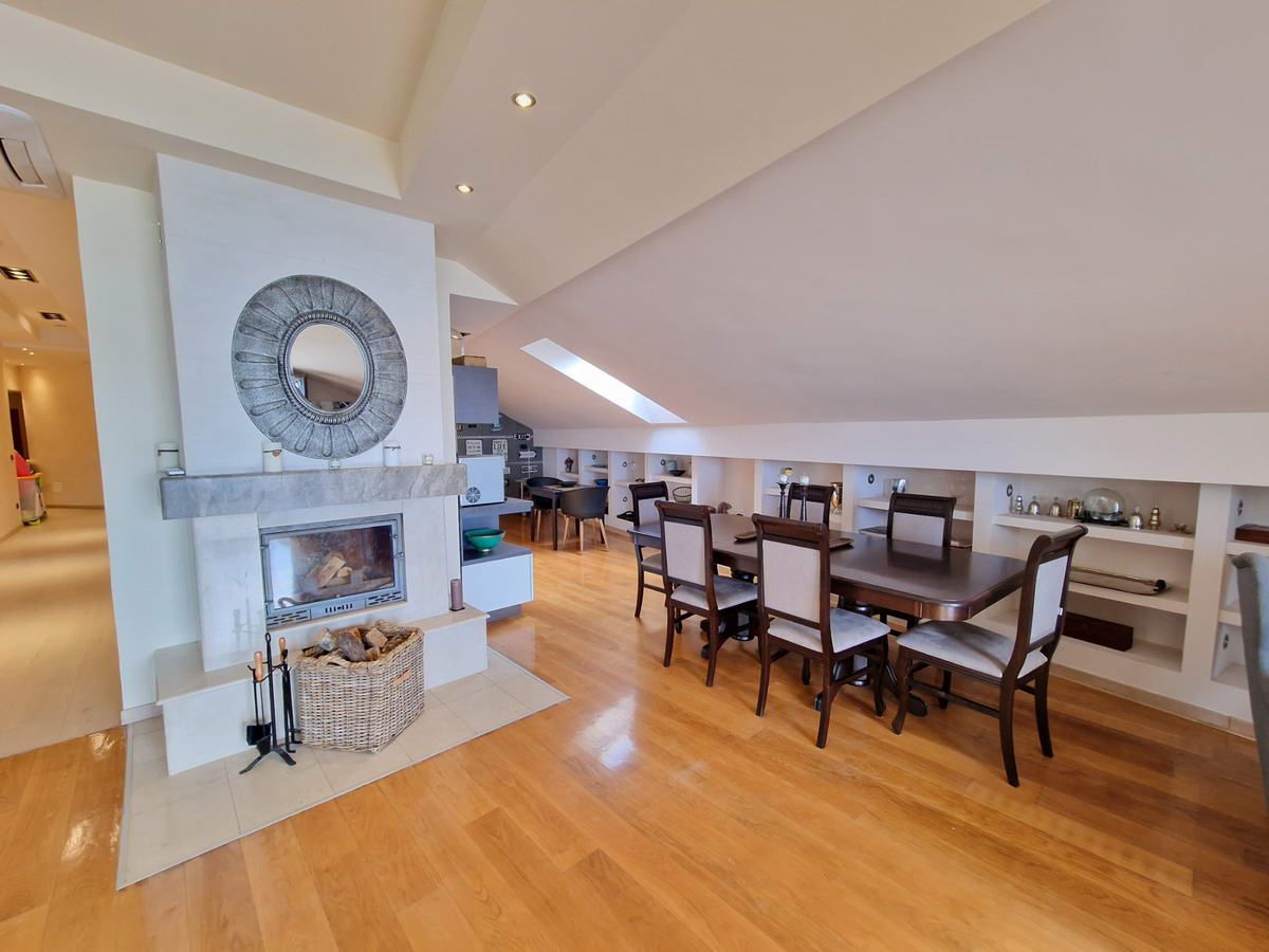 Luksuzan trosoban penthouse površine 230m2 na prvoj liniji mora,Rafailovici(Budva) - Amfora Real Estate