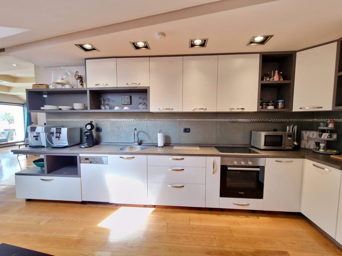 Luksuzan trosoban penthouse površine 230m2 na prvoj liniji mora,Rafailovici(Budva) - Amfora Real Estate