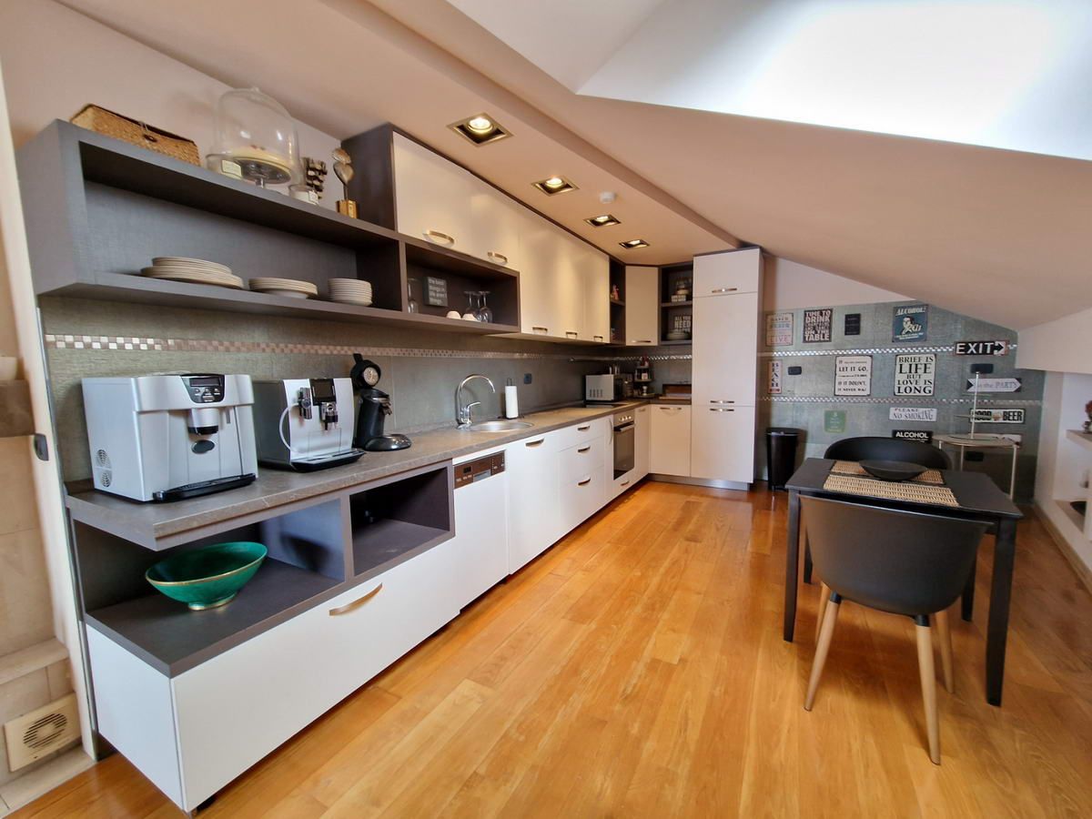 Luksuzan trosoban penthouse površine 230m2 na prvoj liniji mora,Rafailovici(Budva) - Amfora Real Estate