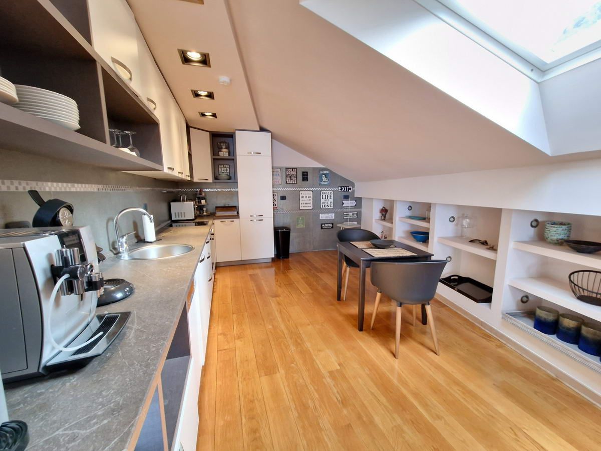 Luksuzan trosoban penthouse površine 230m2 na prvoj liniji mora,Rafailovici(Budva) - Amfora Real Estate