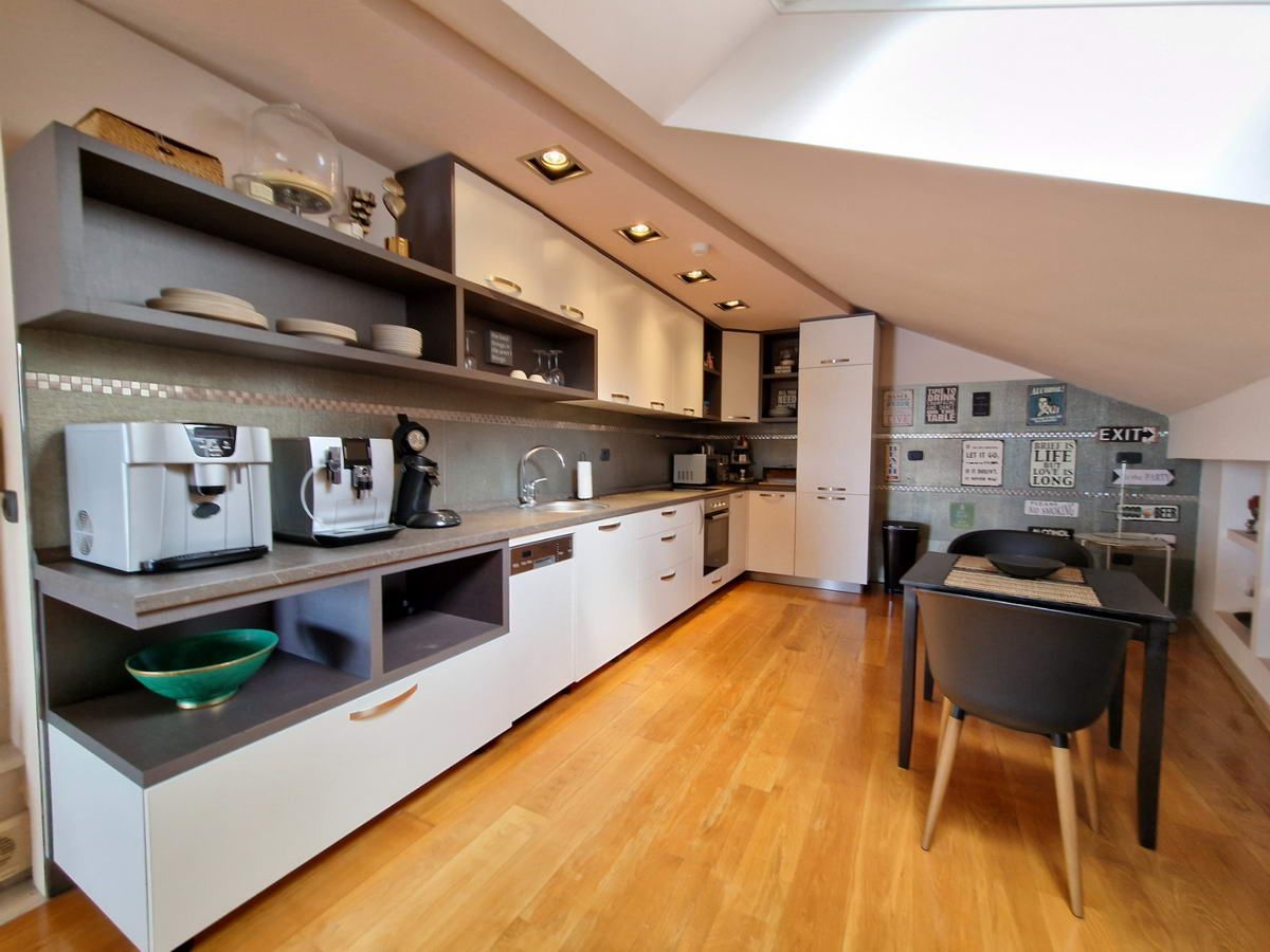 Luksuzan trosoban penthouse površine 230m2 na prvoj liniji mora,Rafailovici(Budva) - Amfora Real Estate