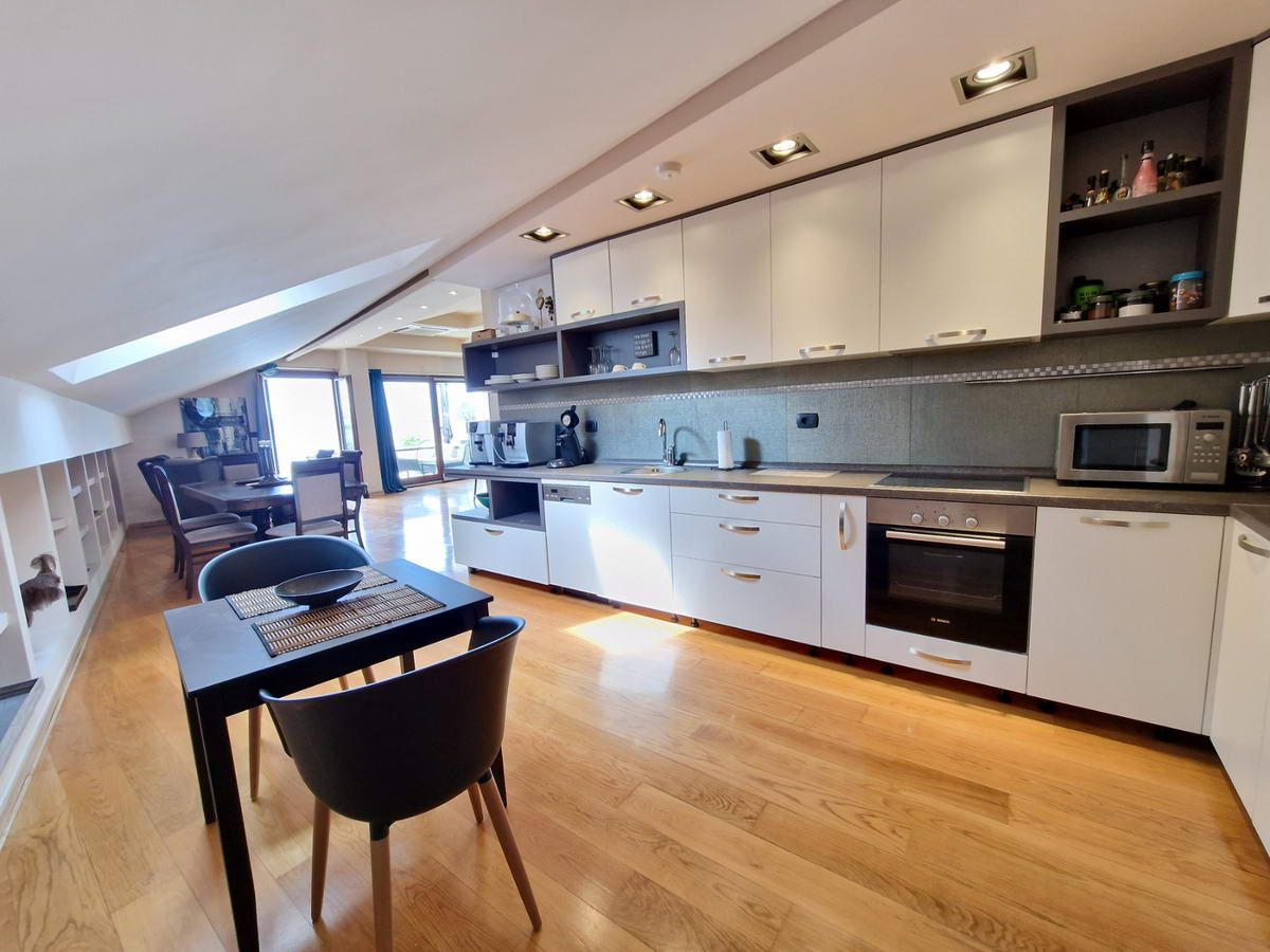 Luksuzan trosoban penthouse površine 230m2 na prvoj liniji mora,Rafailovici(Budva) - Amfora Real Estate