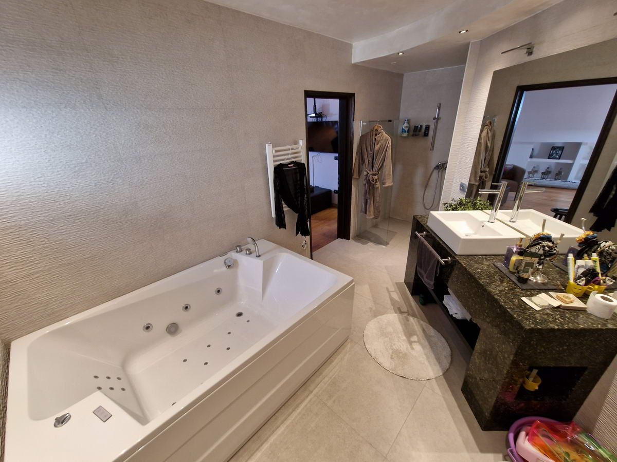 Luksuzan trosoban penthouse površine 230m2 na prvoj liniji mora,Rafailovici(Budva) - Amfora Real Estate