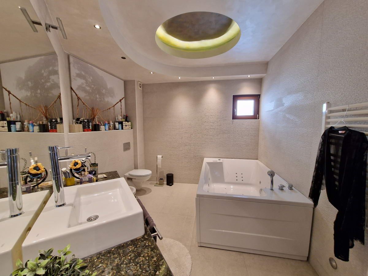 Luksuzan trosoban penthouse površine 230m2 na prvoj liniji mora,Rafailovici(Budva) - Amfora Real Estate