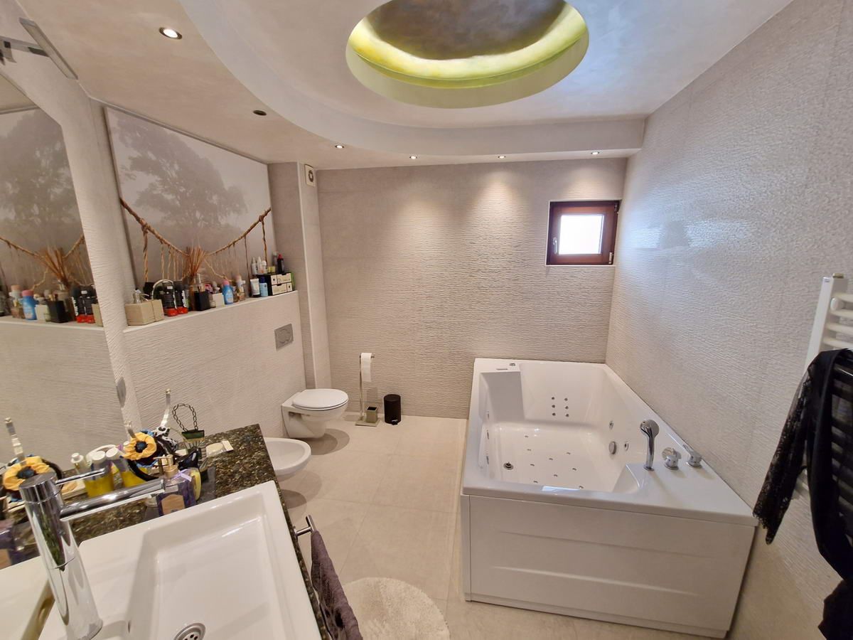 Luksuzan trosoban penthouse površine 230m2 na prvoj liniji mora,Rafailovici(Budva) - Amfora Real Estate