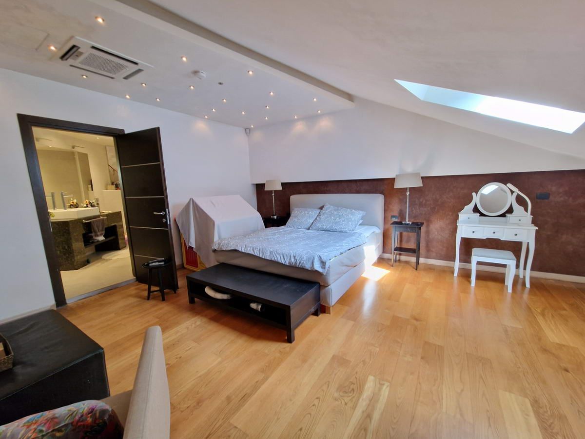 Luksuzan trosoban penthouse površine 230m2 na prvoj liniji mora,Rafailovici(Budva) - Amfora Real Estate