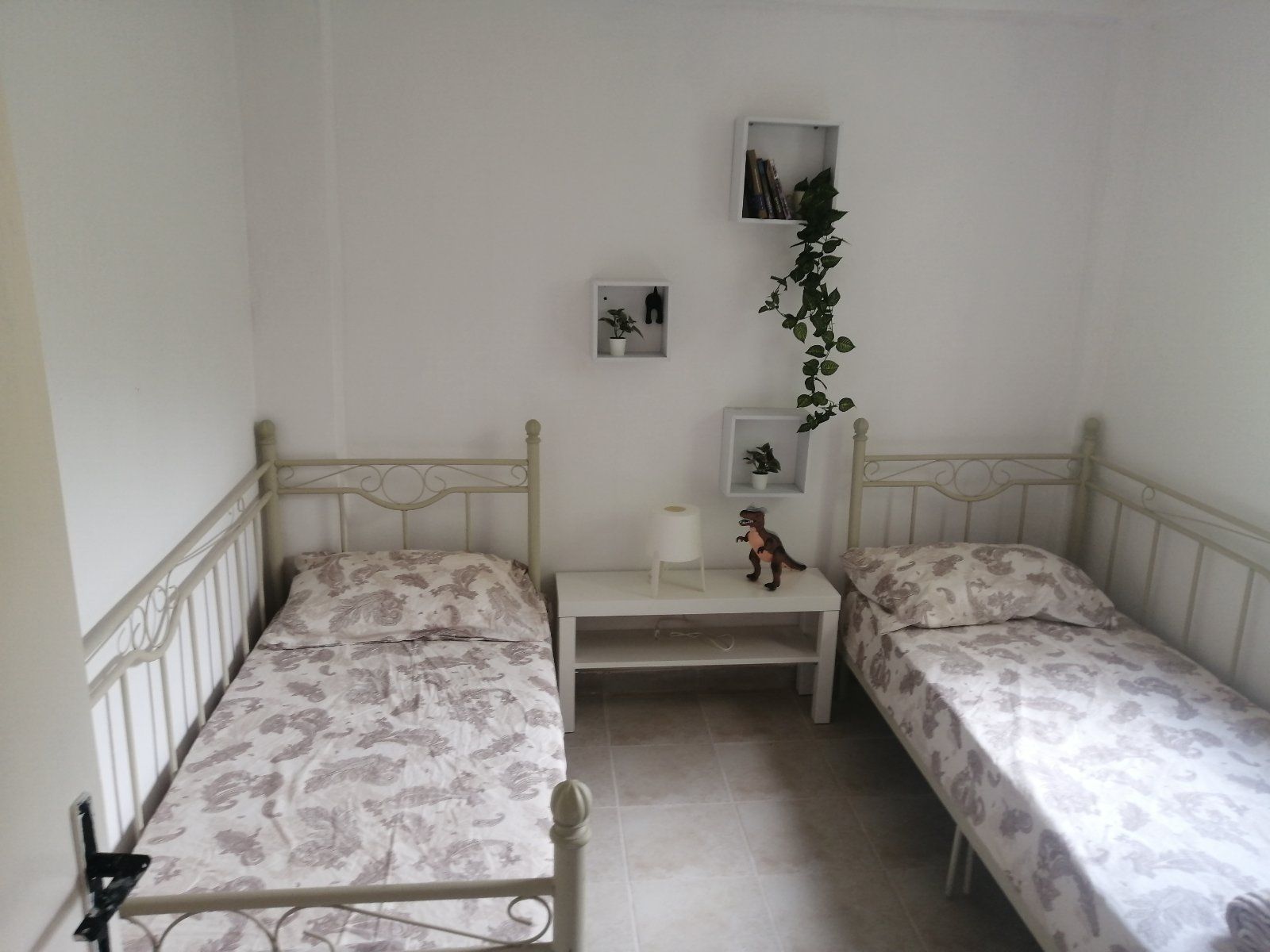 Na prodaju kuca sa dva apartmana 37m2 + 42m2 u Becicima. - Amfora Real Estate