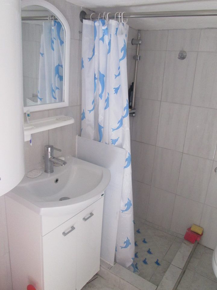 Na prodaju kuca sa dva apartmana 37m2 + 42m2 u Becicima. - Amfora Real Estate