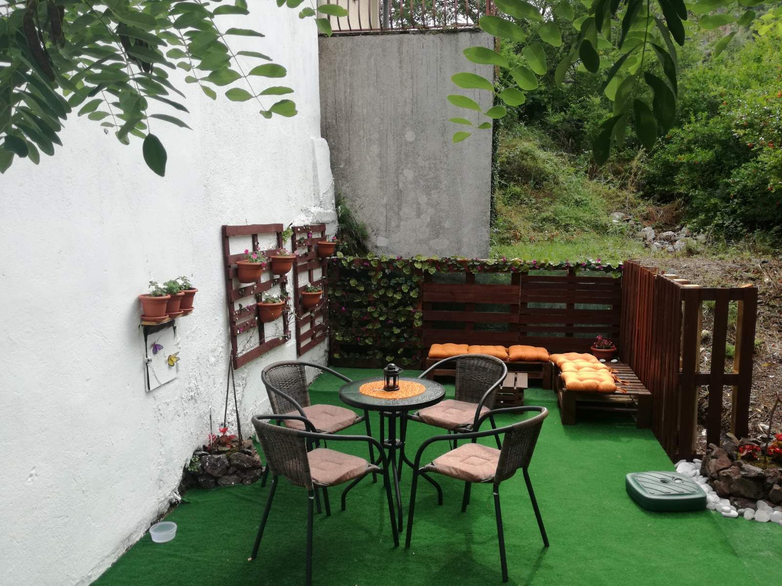 Na prodaju kuca sa dva apartmana 37m2 + 42m2 u Becicima. - Amfora Real Estate