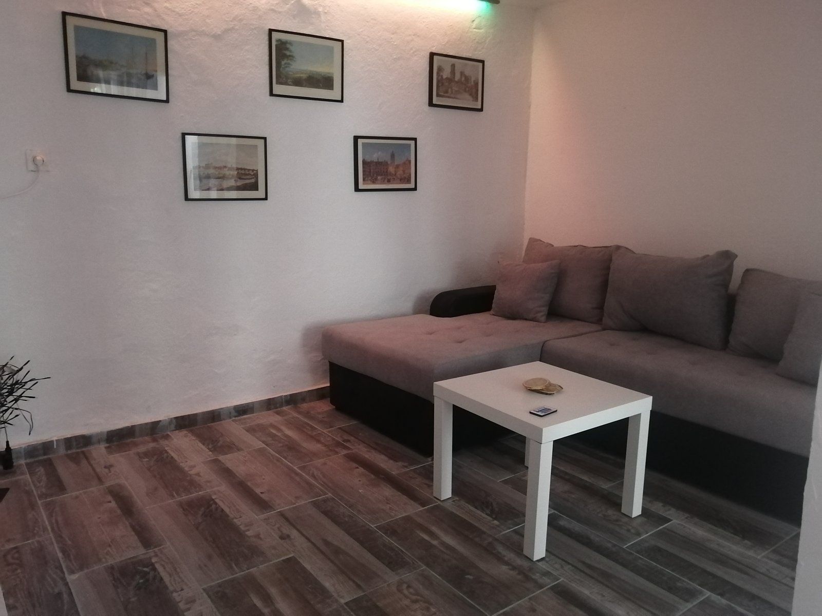 Na prodaju kuca sa dva apartmana 37m2 + 42m2 u Becicima. - Amfora Real Estate