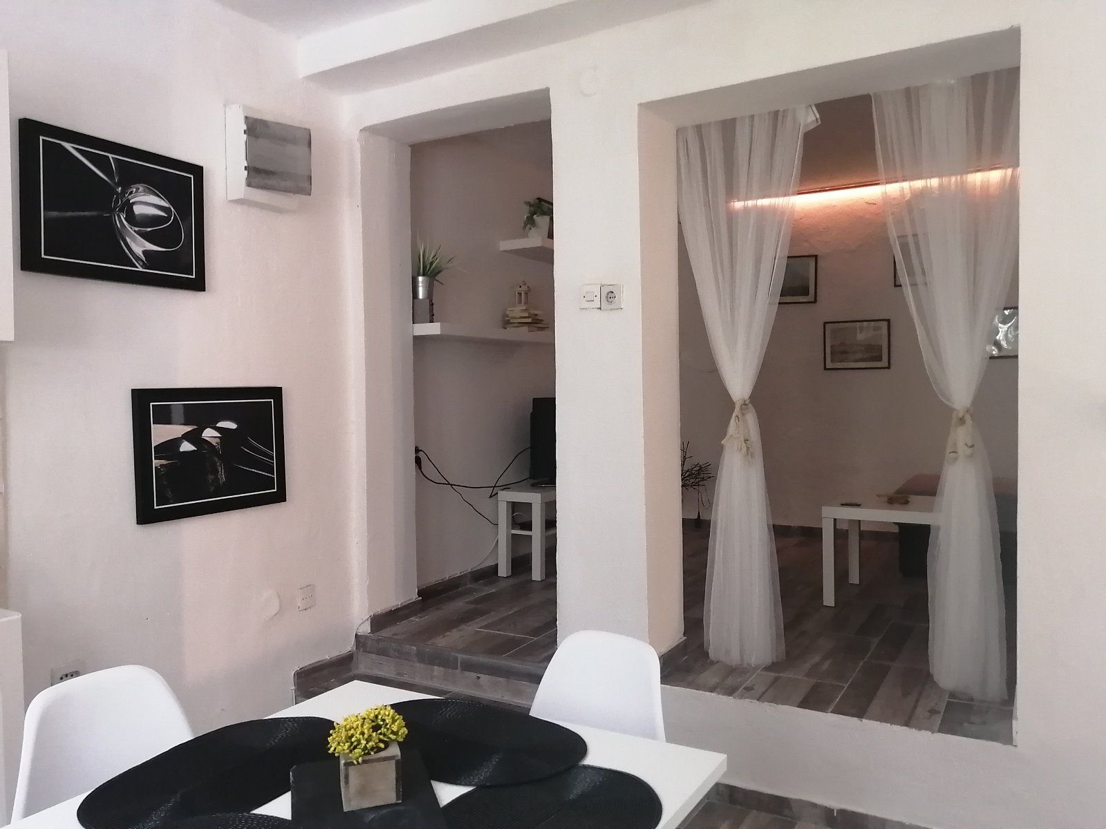 Na prodaju kuca sa dva apartmana 37m2 + 42m2 u Becicima. - Amfora Real Estate