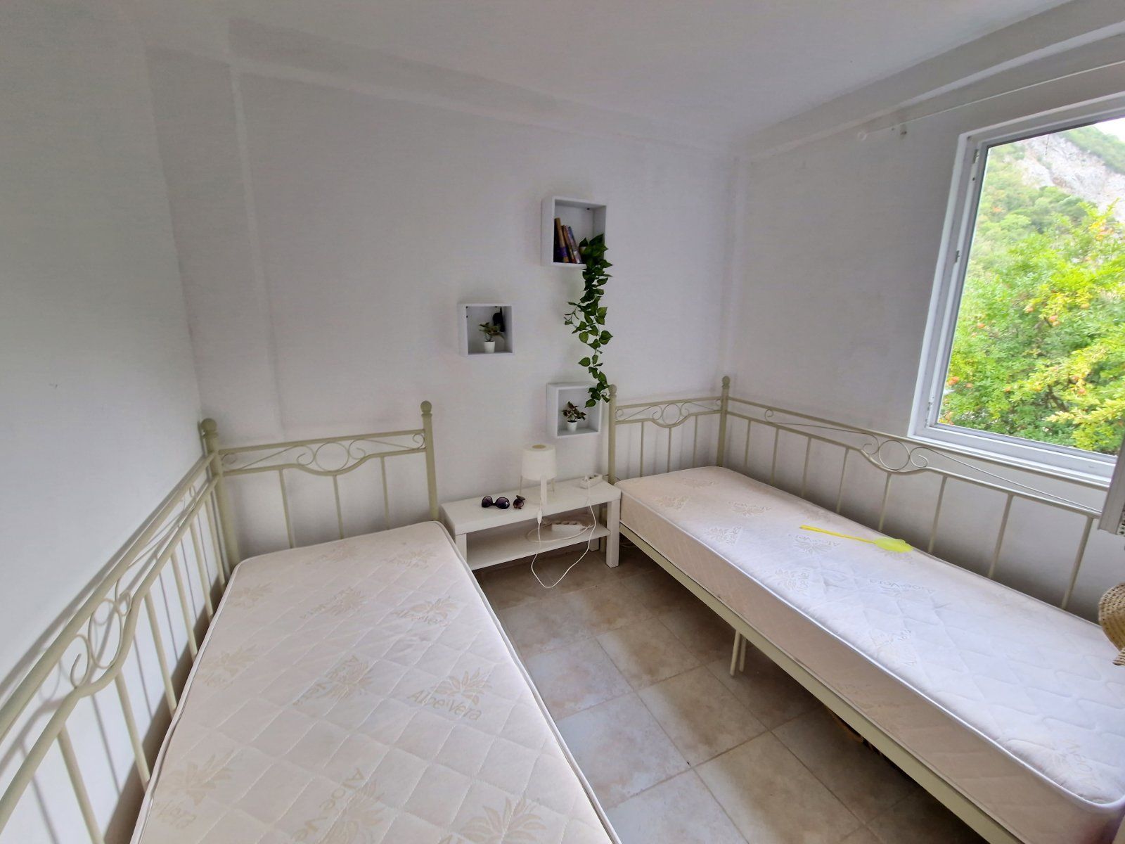 Na prodaju kuca sa dva apartmana 37m2 + 42m2 u Becicima. - Amfora Real Estate