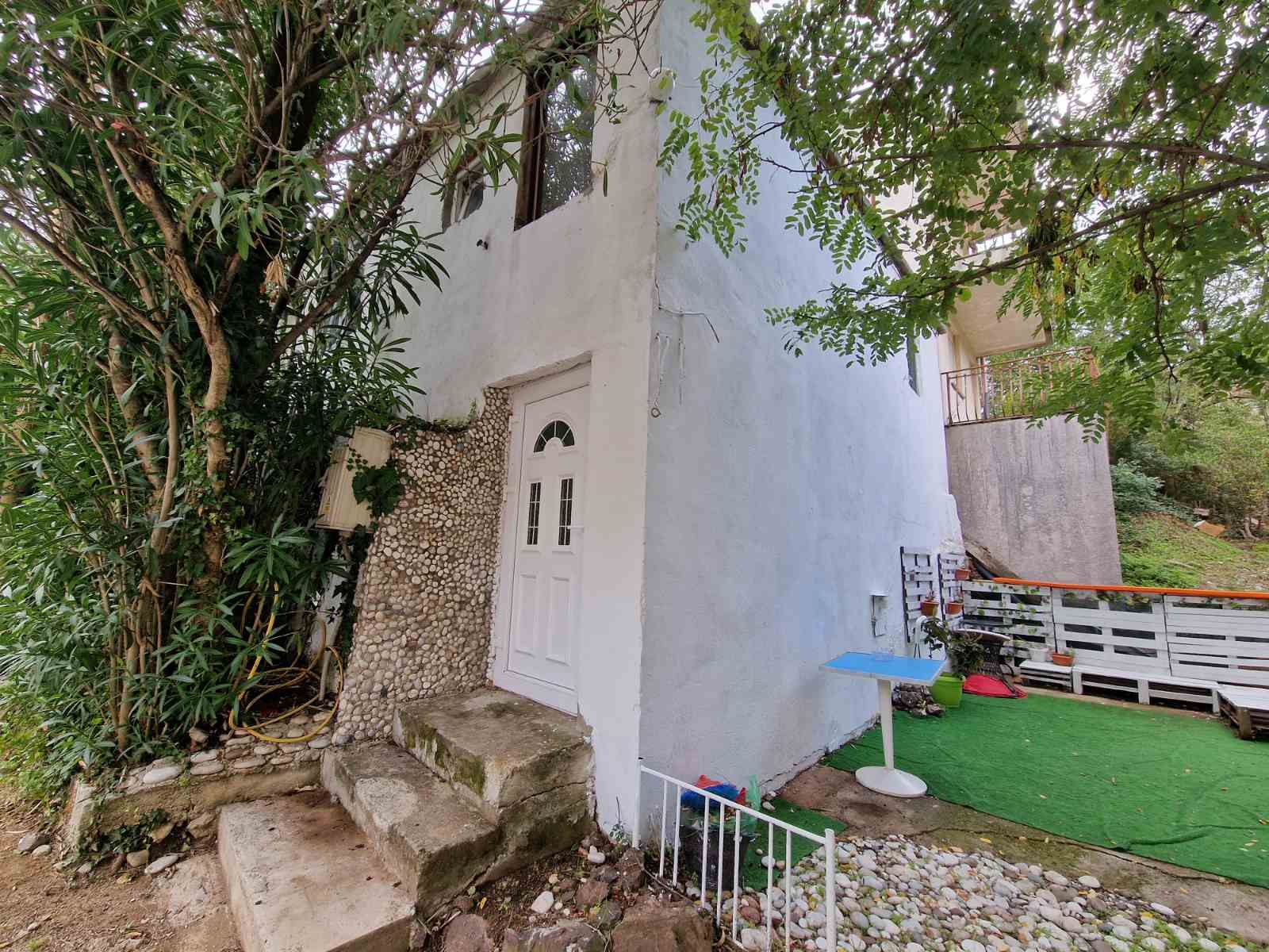 Na prodaju kuca sa dva apartmana 37m2 + 42m2 u Becicima. - Amfora Real Estate