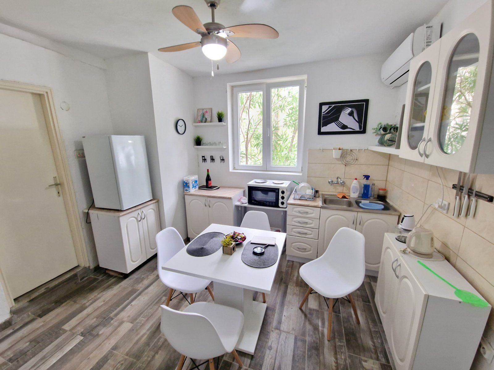 Na prodaju kuca sa dva apartmana 37m2 + 42m2 u Becicima. - Amfora Real Estate