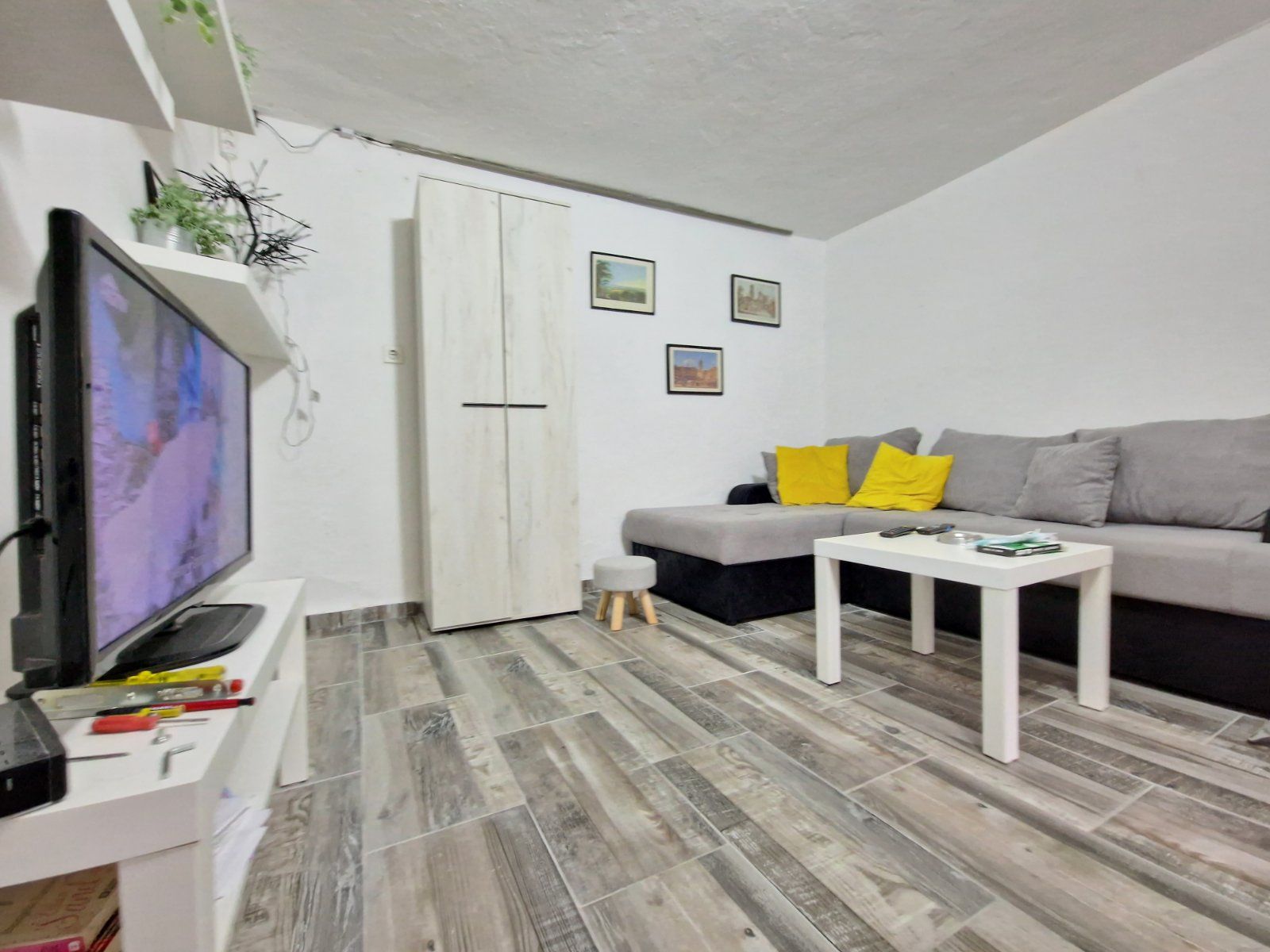 Na prodaju kuca sa dva apartmana 37m2 + 42m2 u Becicima. - Amfora Real Estate