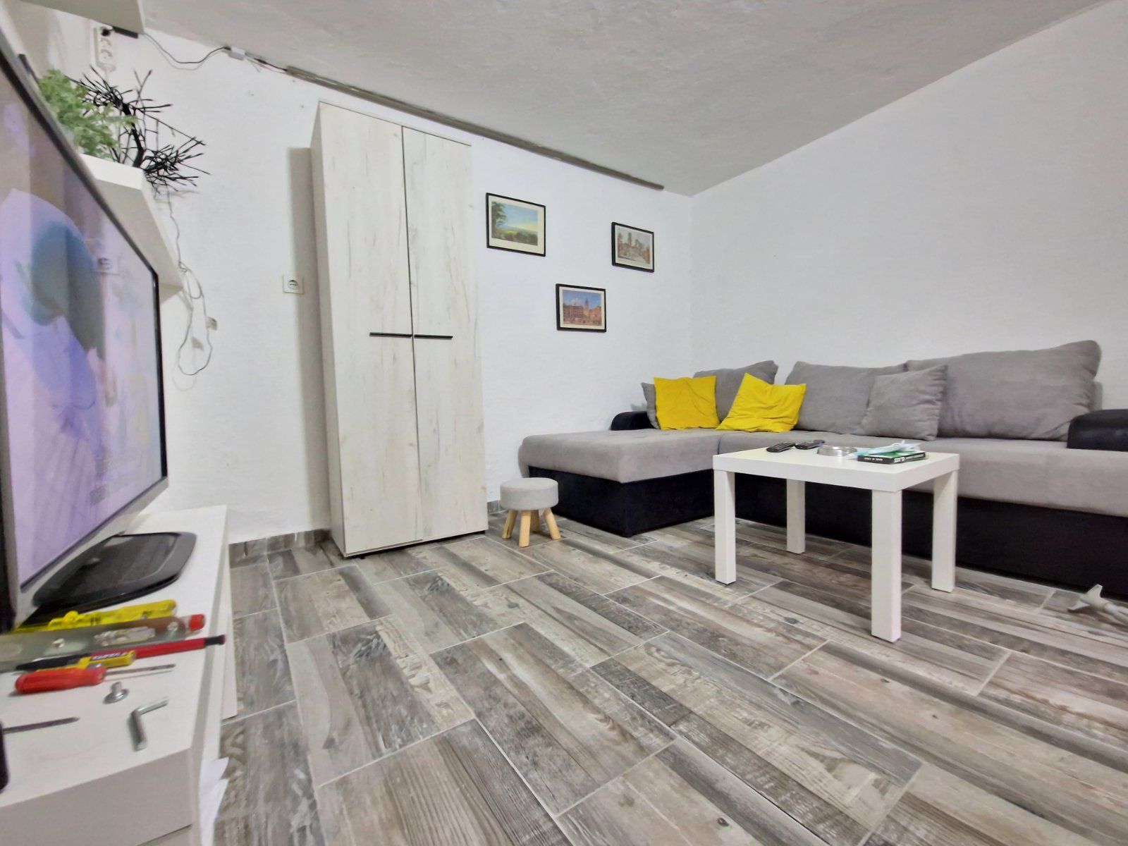 Na prodaju kuca sa dva apartmana 37m2 + 42m2 u Becicima. - Amfora Real Estate