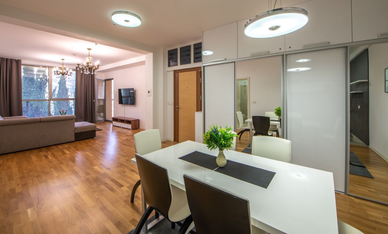 Lux dvosoban stan 93m2 sa pogledom,na ekskluzivnoj lokaciji, Bečići - Amfora Real Estate