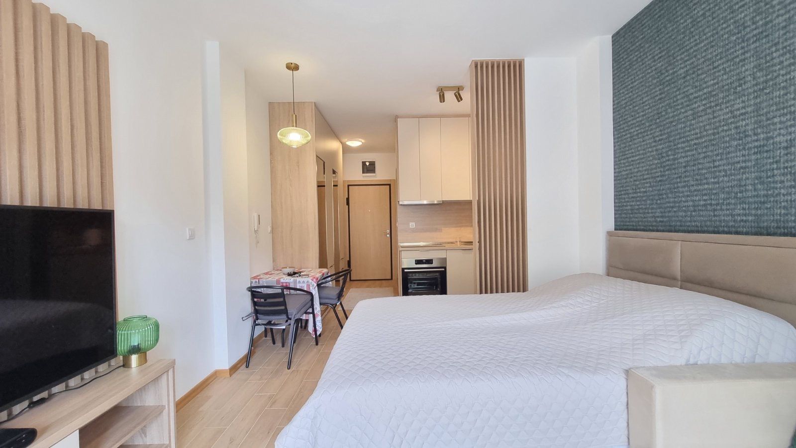 GARSONJERA  30M2 SA PRELEPIM POGLEDOM NA MORE I GRAD, U KOMPLEKSU THE OLD BAKERY, BUDVA - Amfora Real Estate