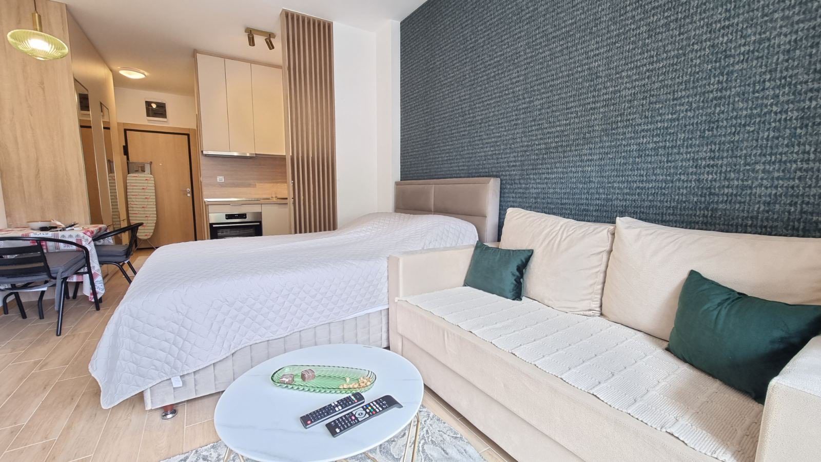 GARSONJERA  30M2 SA PRELEPIM POGLEDOM NA MORE I GRAD, U KOMPLEKSU THE OLD BAKERY, BUDVA - Amfora Real Estate