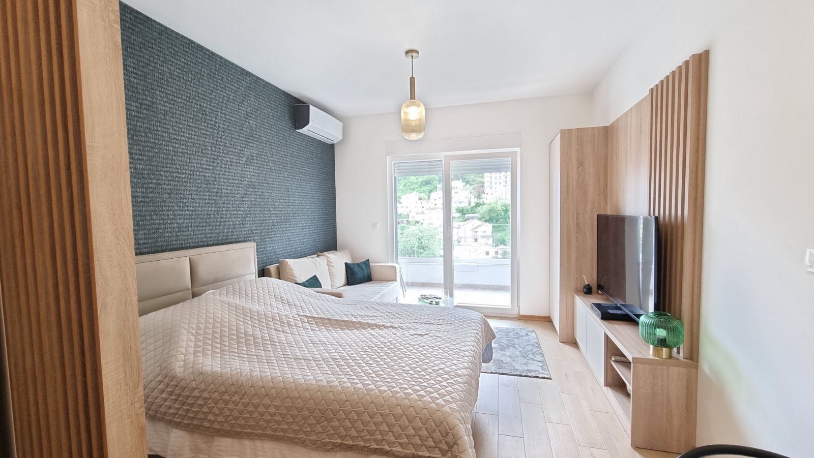 GARSONJERA  30M2 SA PRELEPIM POGLEDOM NA MORE I GRAD, U KOMPLEKSU THE OLD BAKERY, BUDVA - Amfora Real Estate