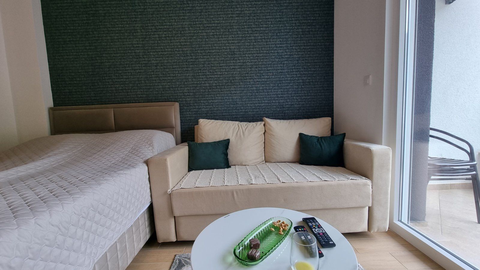 GARSONJERA  30M2 SA PRELEPIM POGLEDOM NA MORE I GRAD, U KOMPLEKSU THE OLD BAKERY, BUDVA - Amfora Real Estate