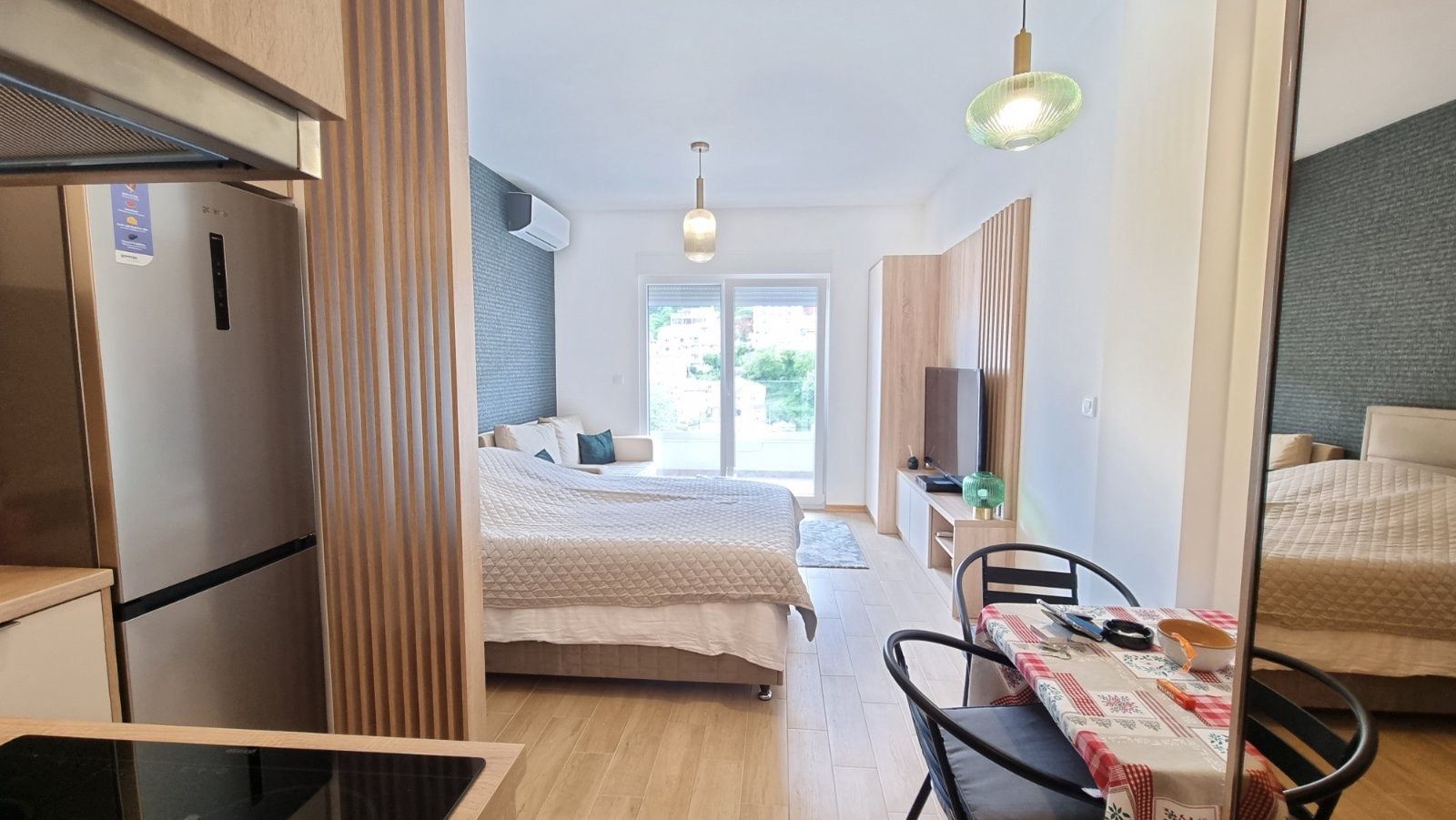 GARSONJERA  30M2 SA PRELEPIM POGLEDOM NA MORE I GRAD, U KOMPLEKSU THE OLD BAKERY, BUDVA - Amfora Real Estate