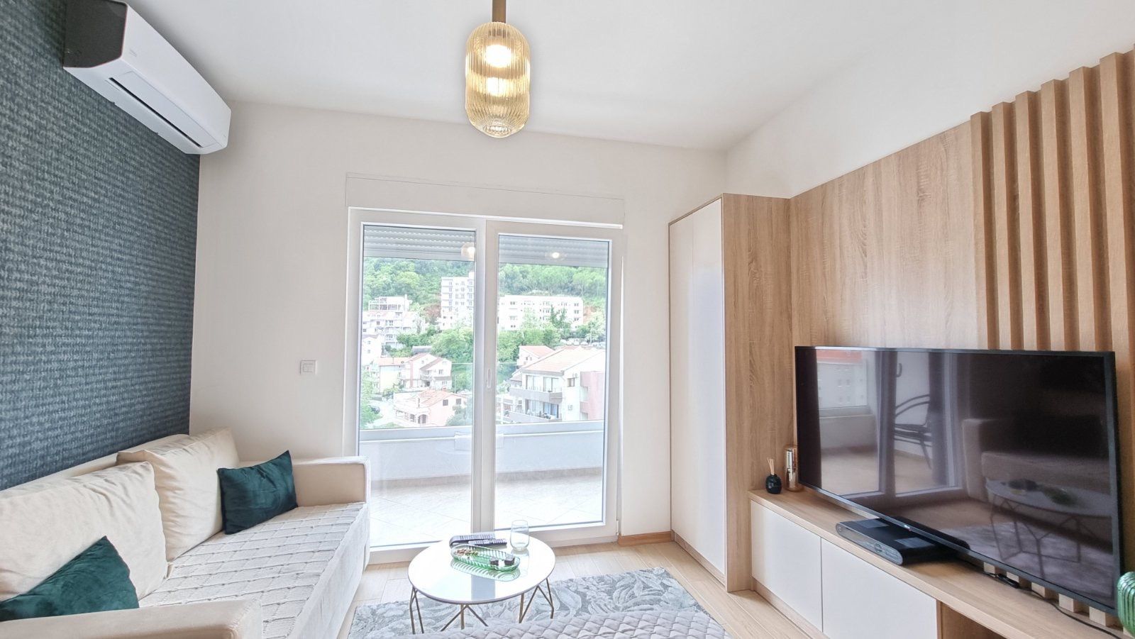 GARSONJERA  30M2 SA PRELEPIM POGLEDOM NA MORE I GRAD, U KOMPLEKSU THE OLD BAKERY, BUDVA - Amfora Real Estate