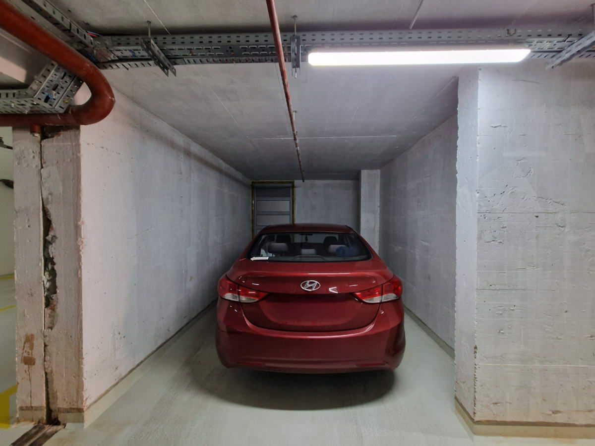 Izdaje se garazno mjesto 15m2 sa ostavom u Old Bakery kompleksu - Amfora Real Estate