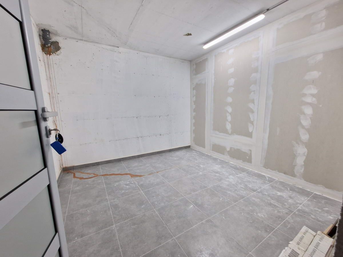 Izdaje se garazno mjesto 15m2 sa ostavom u Old Bakery kompleksu - Amfora Real Estate