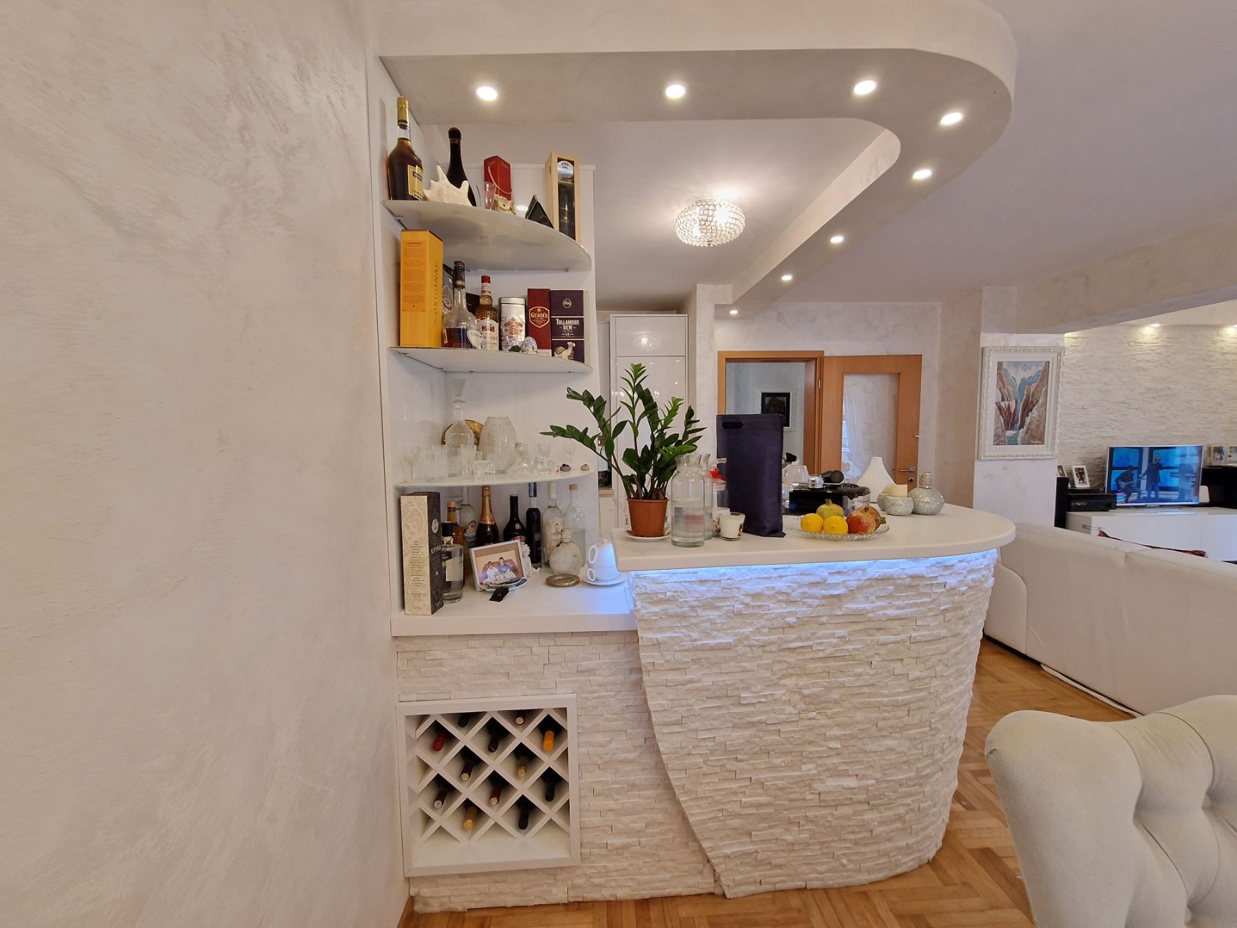 Luksuzan dvosoban stan 90m2 + garaza 20m2,Rozino-Budva. - Amfora Real Estate