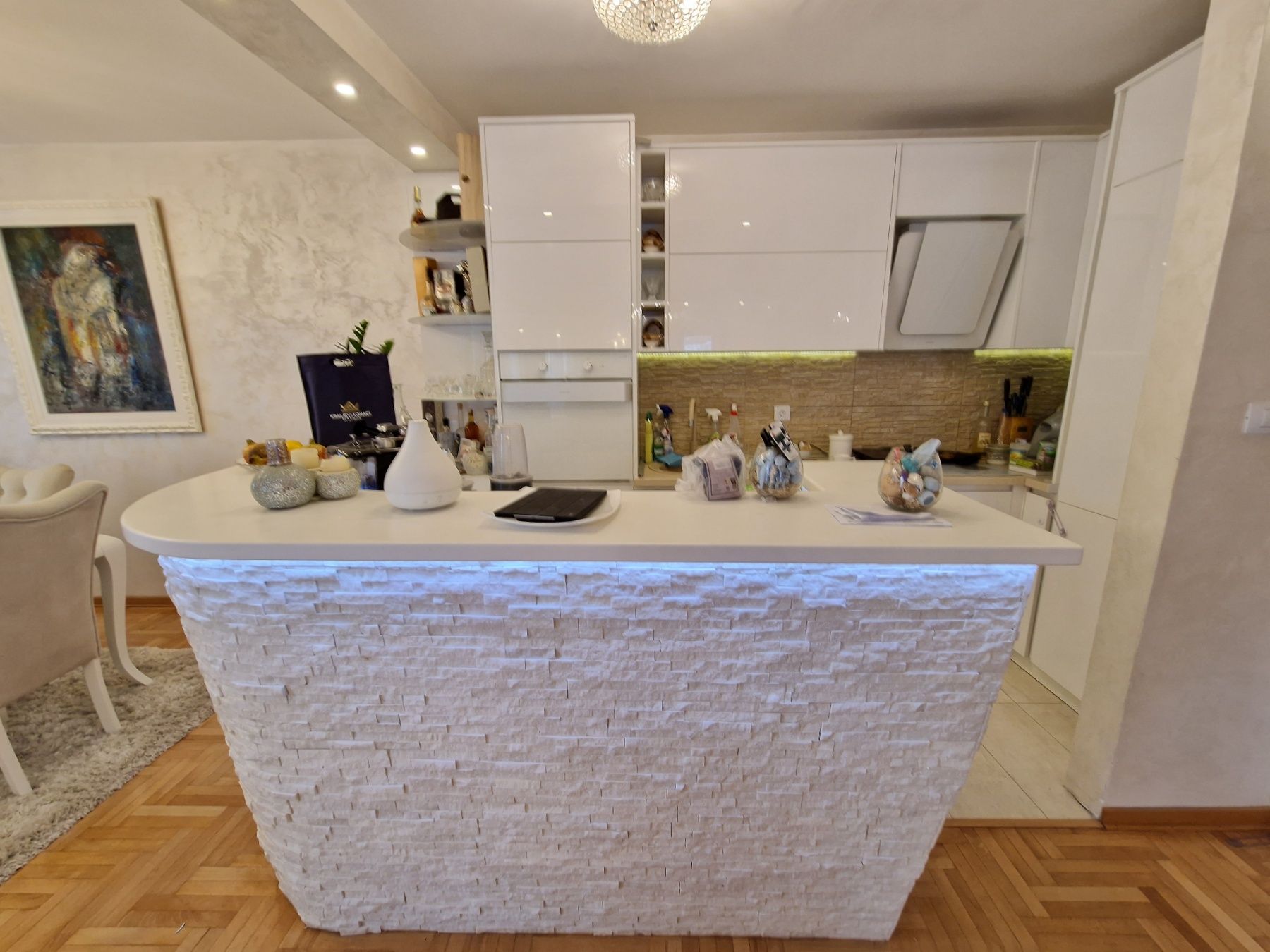 Luksuzan dvosoban stan 90m2 + garaza 20m2,Rozino-Budva. - Amfora Real Estate