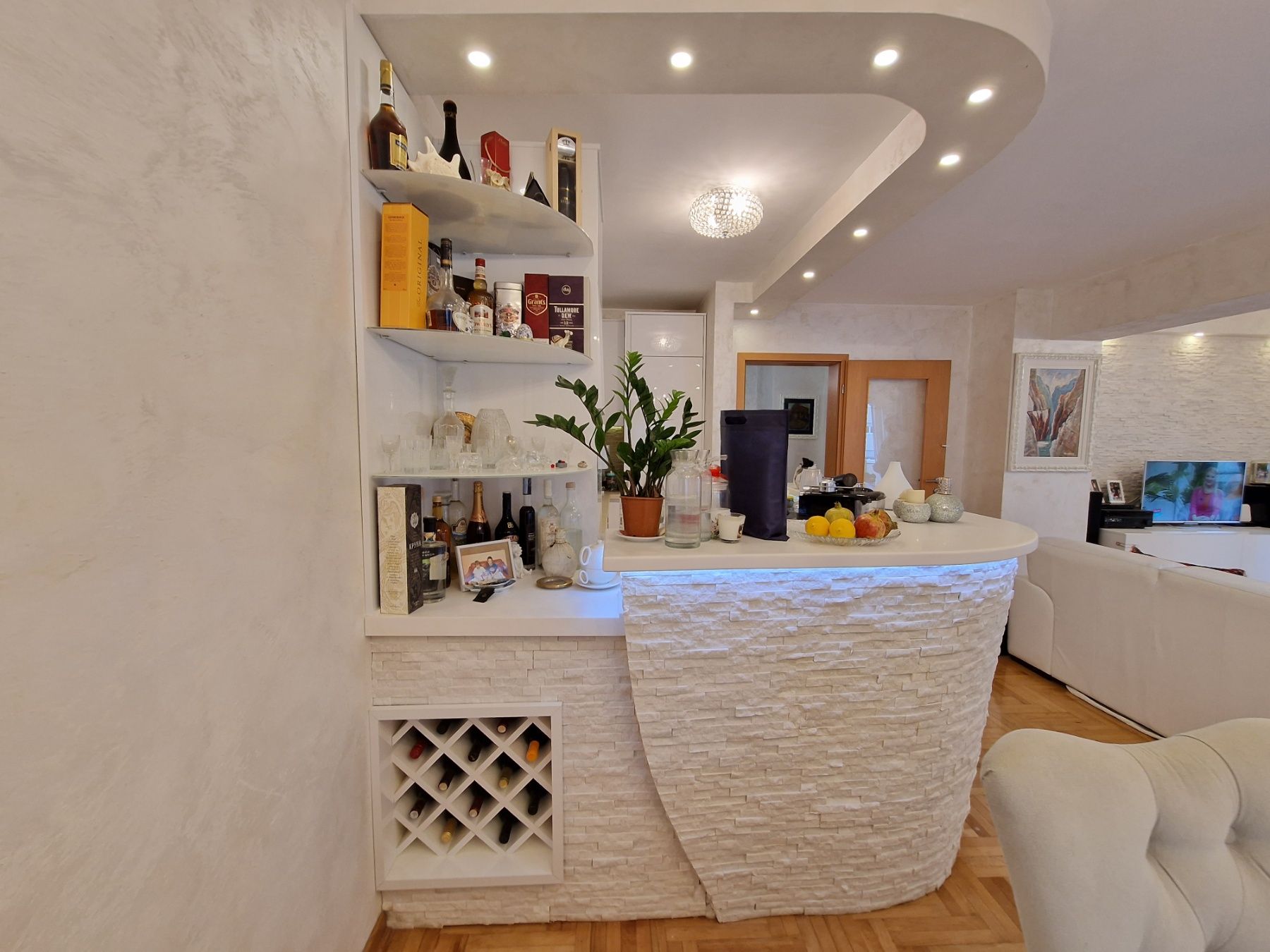 Luksuzan dvosoban stan 90m2 + garaza 20m2,Rozino-Budva. - Amfora Real Estate