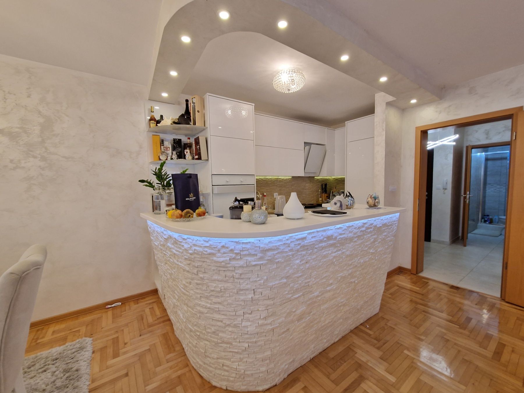 Luksuzan dvosoban stan 90m2 + garaza 20m2,Rozino-Budva. - Amfora Real Estate