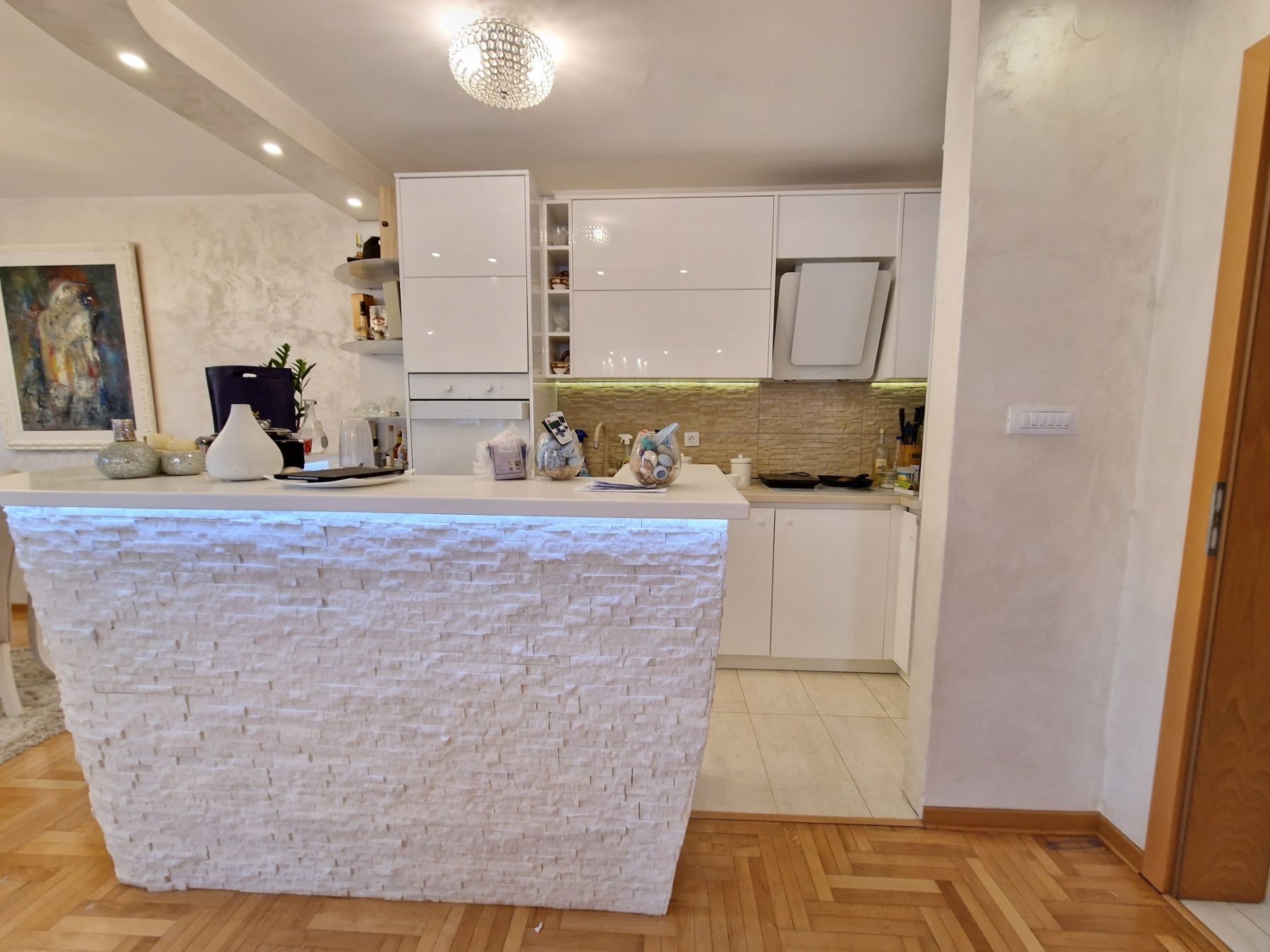 Luksuzan dvosoban stan 90m2 + garaza 20m2,Rozino-Budva. - Amfora Real Estate