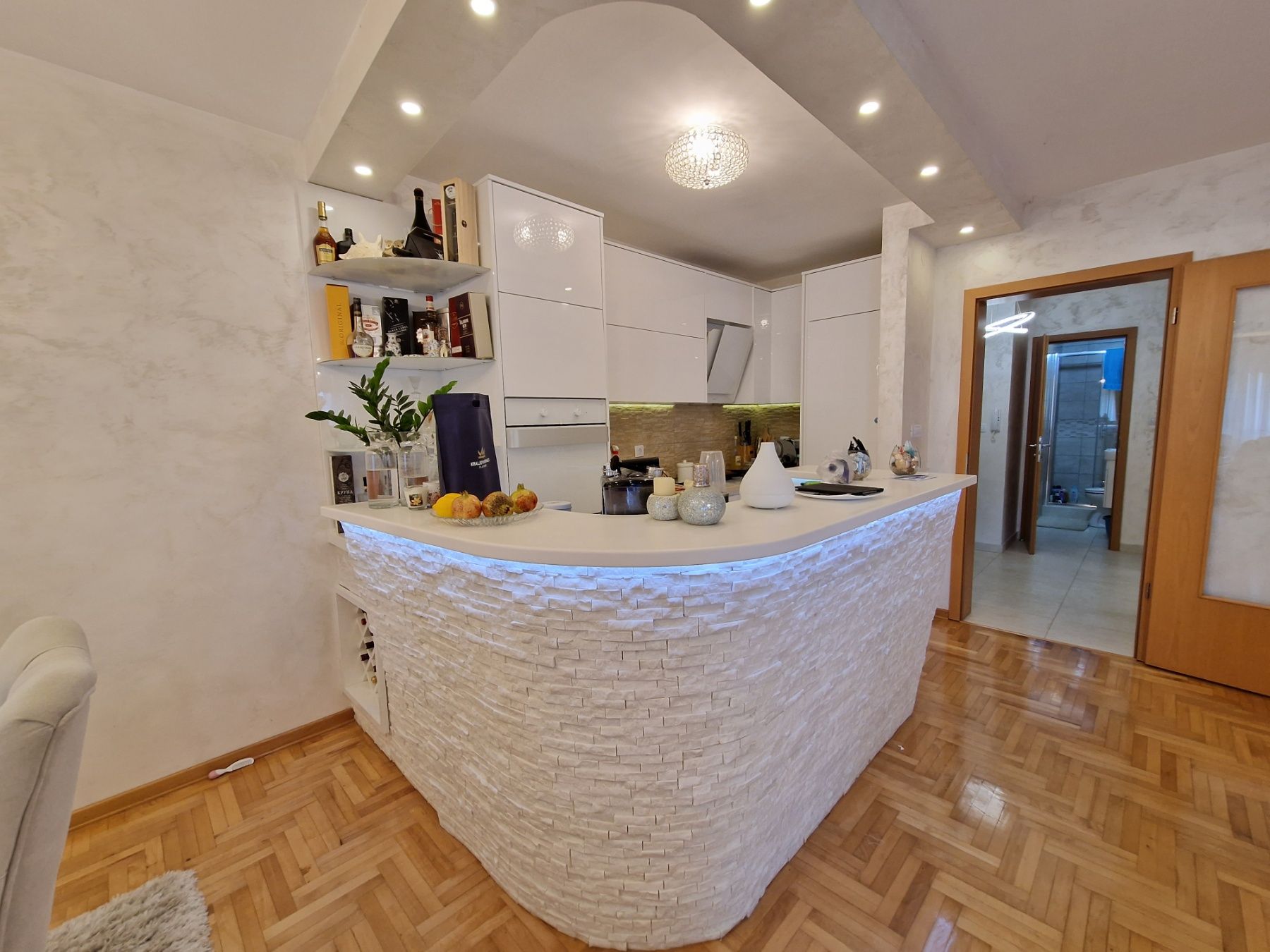 Luksuzan dvosoban stan 90m2 + garaza 20m2,Rozino-Budva. - Amfora Real Estate