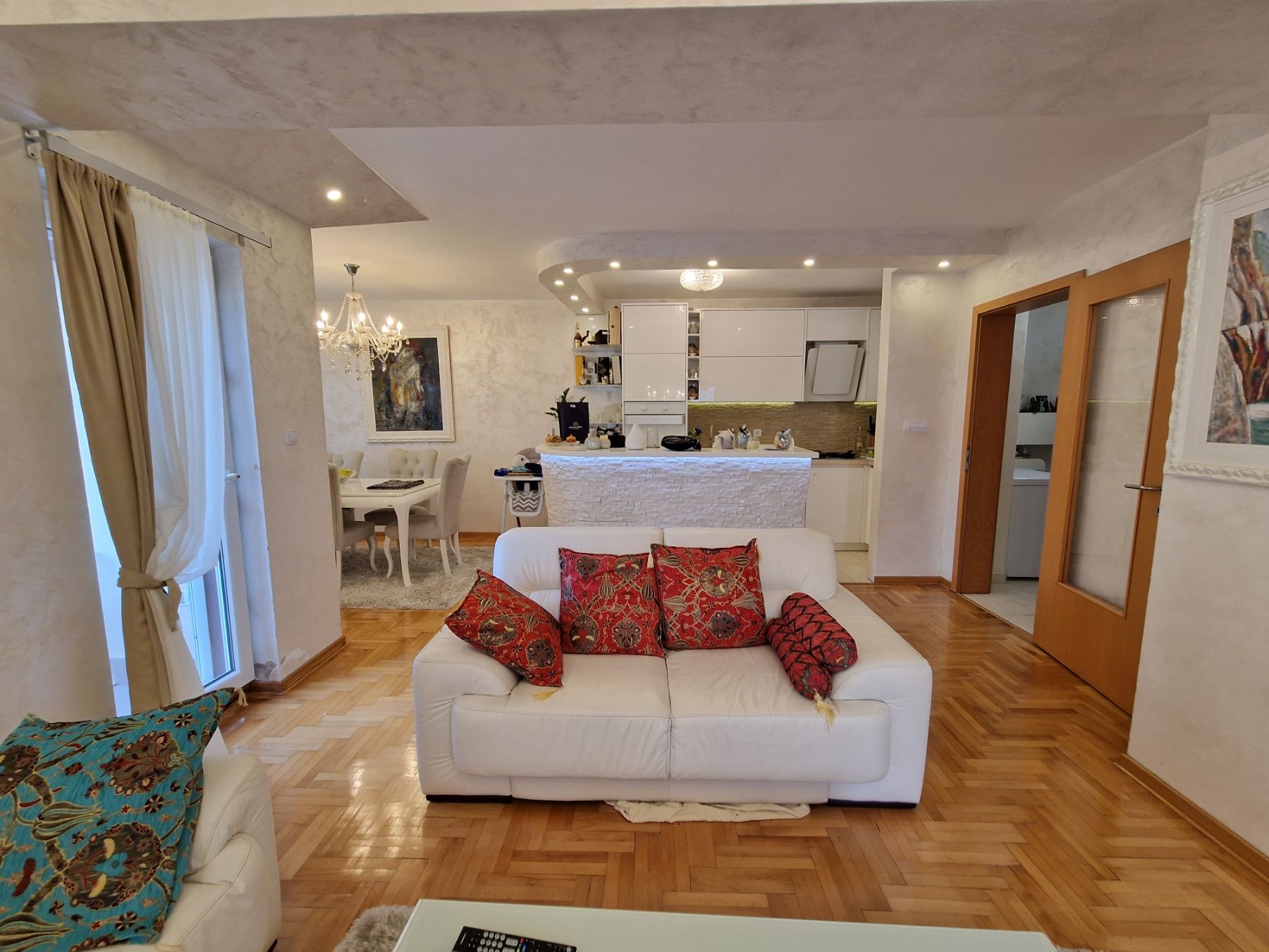 Luksuzan dvosoban stan 90m2 + garaza 20m2,Rozino-Budva. - Amfora Real Estate