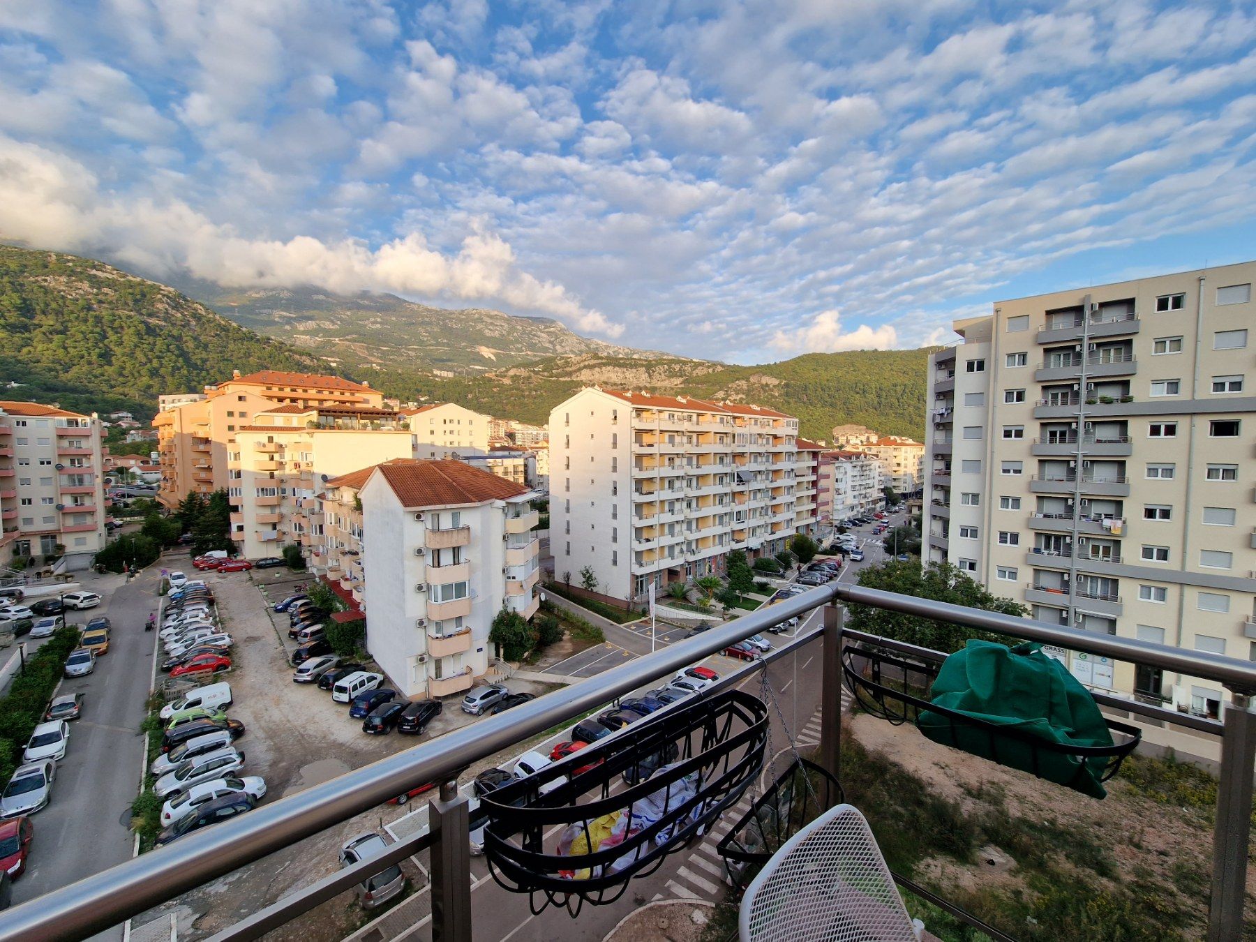 Luksuzan dvosoban stan 90m2 + garaza 20m2,Rozino-Budva. - Amfora Real Estate