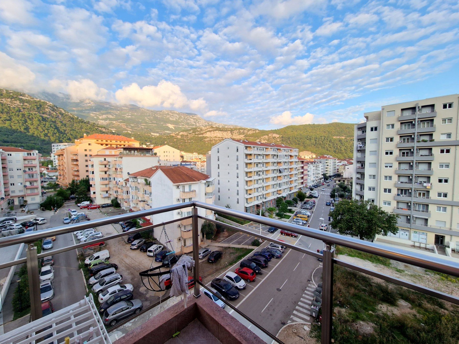 Luksuzan dvosoban stan 90m2 + garaza 20m2,Rozino-Budva. - Amfora Real Estate
