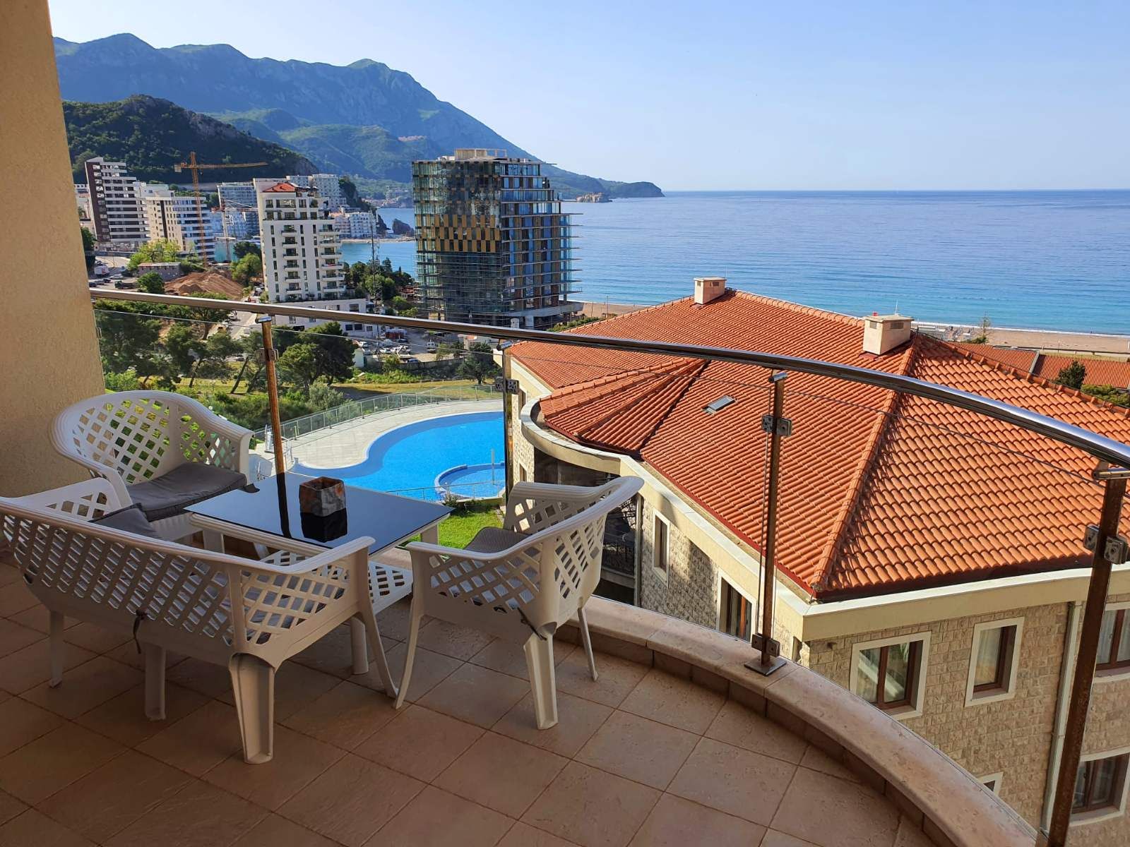 amforaproperty.com/Jednosoban stan sa direktnim pogledom na more u luksuznom kompleksu sa bazenom Belvedere Residence,Becici-Budva