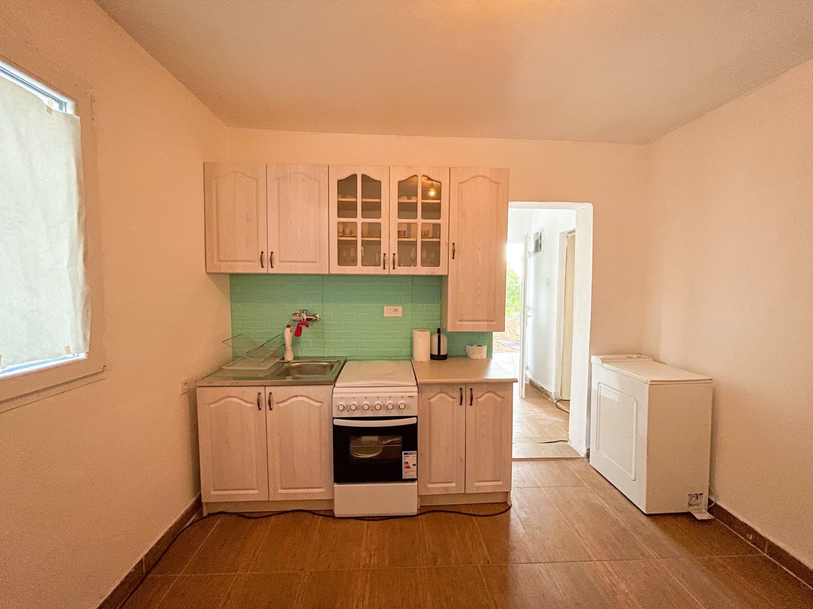 Na prodaju plac (450m2) sa legalizovanim i uknjizenim objektom od 40m2 i prelepim pogledom na more ,Zagora (Kotor) - Amfora Real Estate