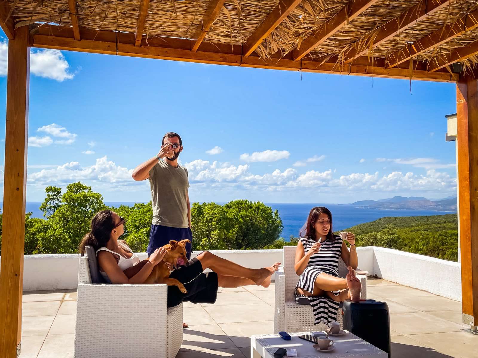 Na prodaju plac (450m2) sa legalizovanim i uknjizenim objektom od 40m2 i prelepim pogledom na more ,Zagora (Kotor) - Amfora Real Estate