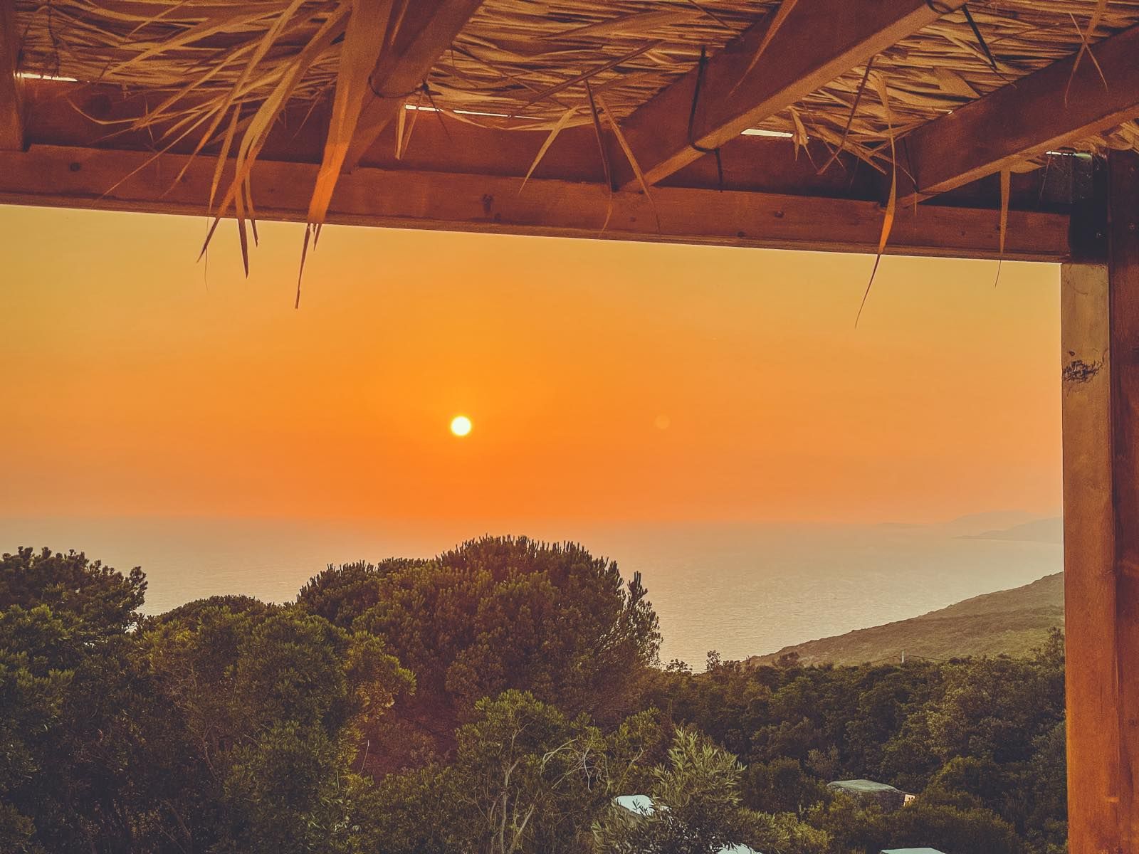 Na prodaju plac (450m2) sa legalizovanim i uknjizenim objektom od 40m2 i prelepim pogledom na more ,Zagora (Kotor) - Amfora Real Estate