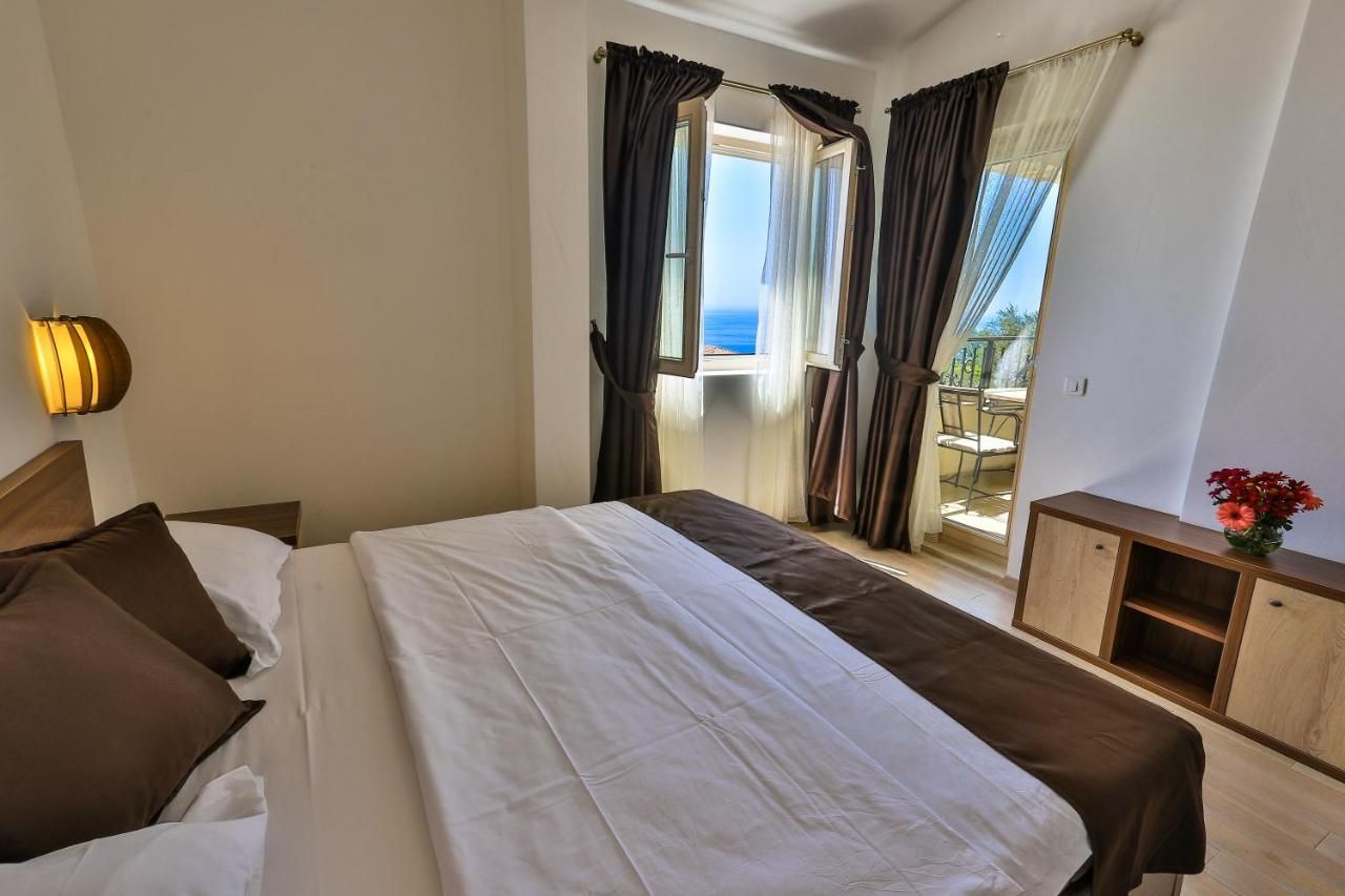 Ekskluzivna luksuzna vila 150m2 sa privatnim bazenom i spektakularnim panoramskim pogledom na more – Reževići, Budva - Amfora Real Estate