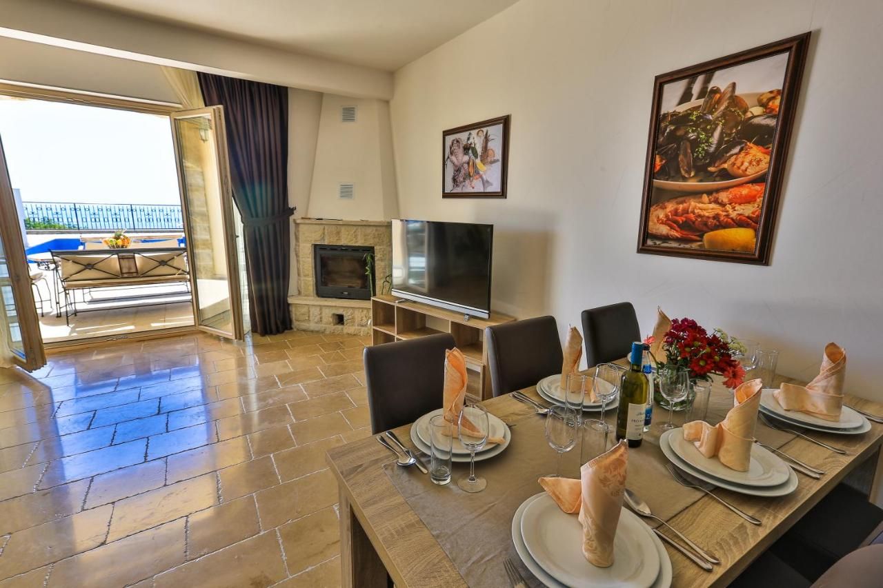 Ekskluzivna luksuzna vila 150m2 sa privatnim bazenom i spektakularnim panoramskim pogledom na more – Reževići, Budva - Amfora Real Estate