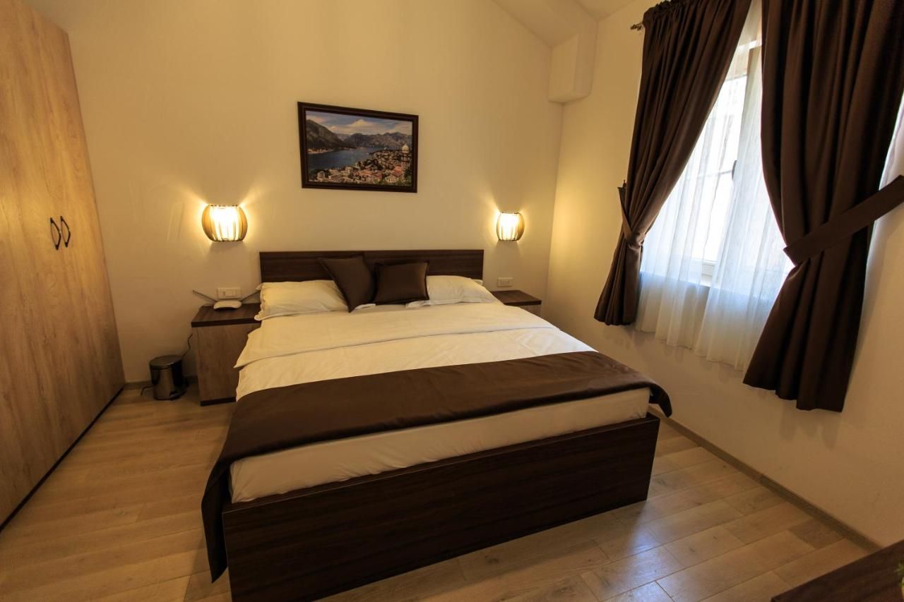 Na prodaju luksuzna vila 135m2 + dodatni apartman 50m2 sa bazenom i panoramskim pogledom na more,Rezevici-Budva - Amfora Real Estate