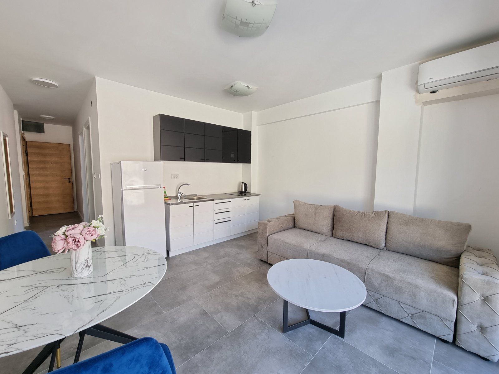 Nov jednosoban stan 48m2, na samo 150 metara od mora,Rafailovici. - Amfora Real Estate