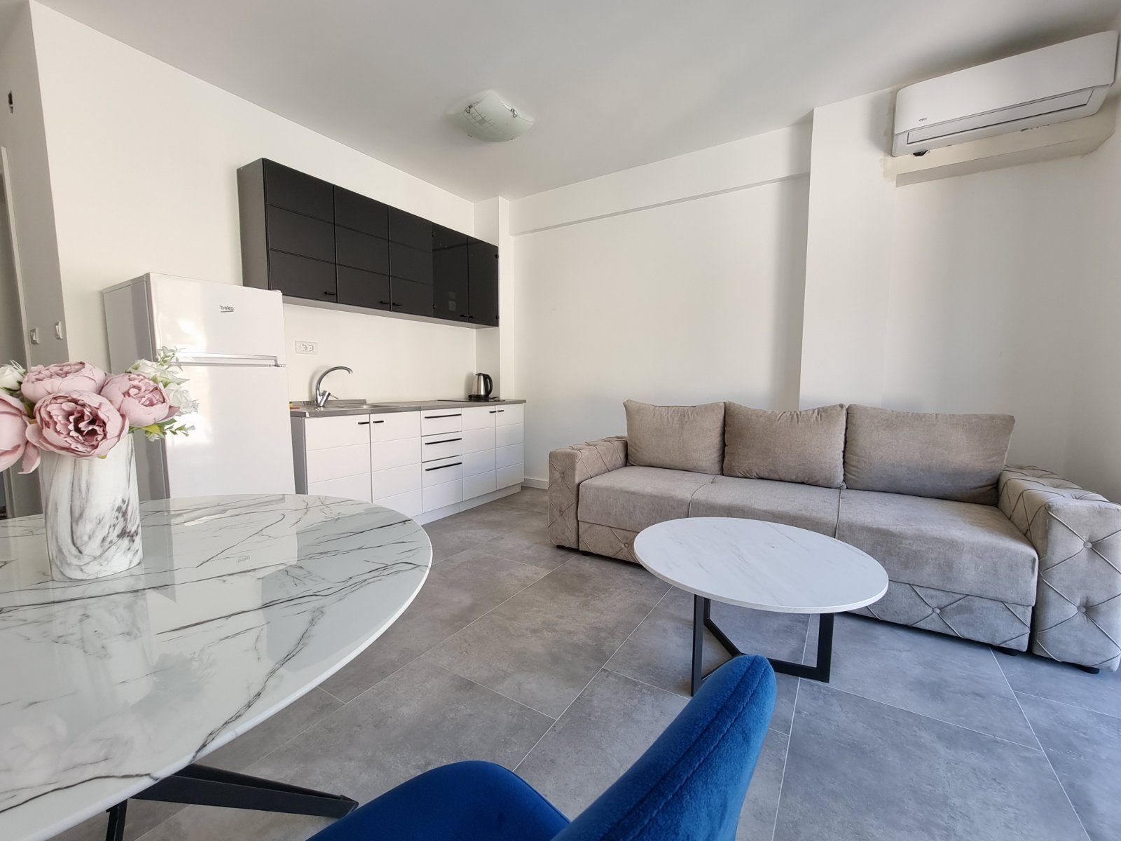 Nov jednosoban stan 48m2, na samo 150 metara od mora,Rafailovici. - Amfora Real Estate